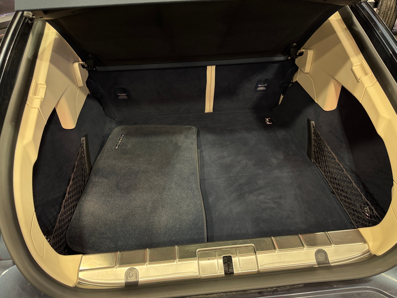 Thumbnail: 2011 Porsche Panamera - 6