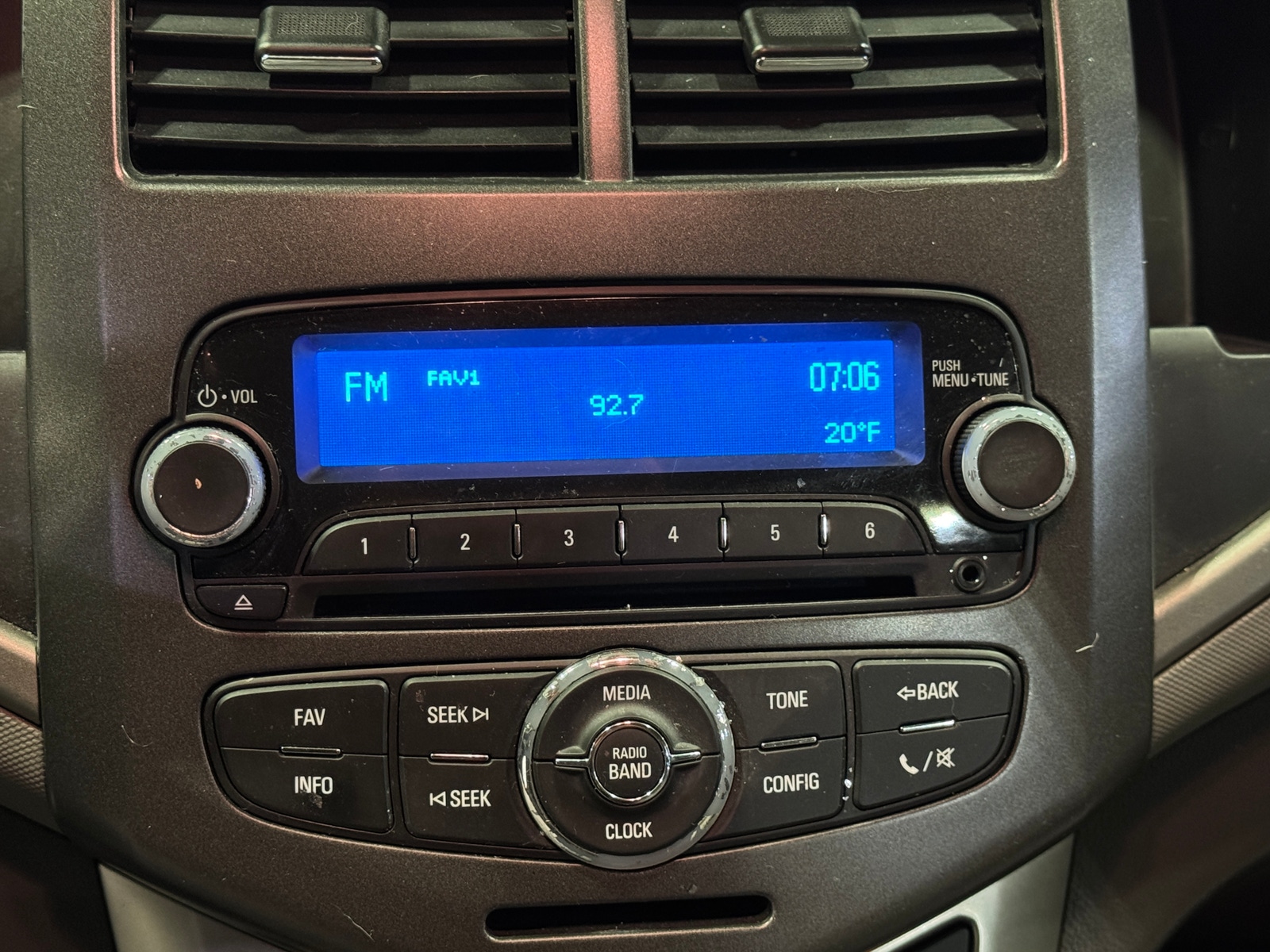 Thumbnail: 2015 Chevrolet Sonic - 4