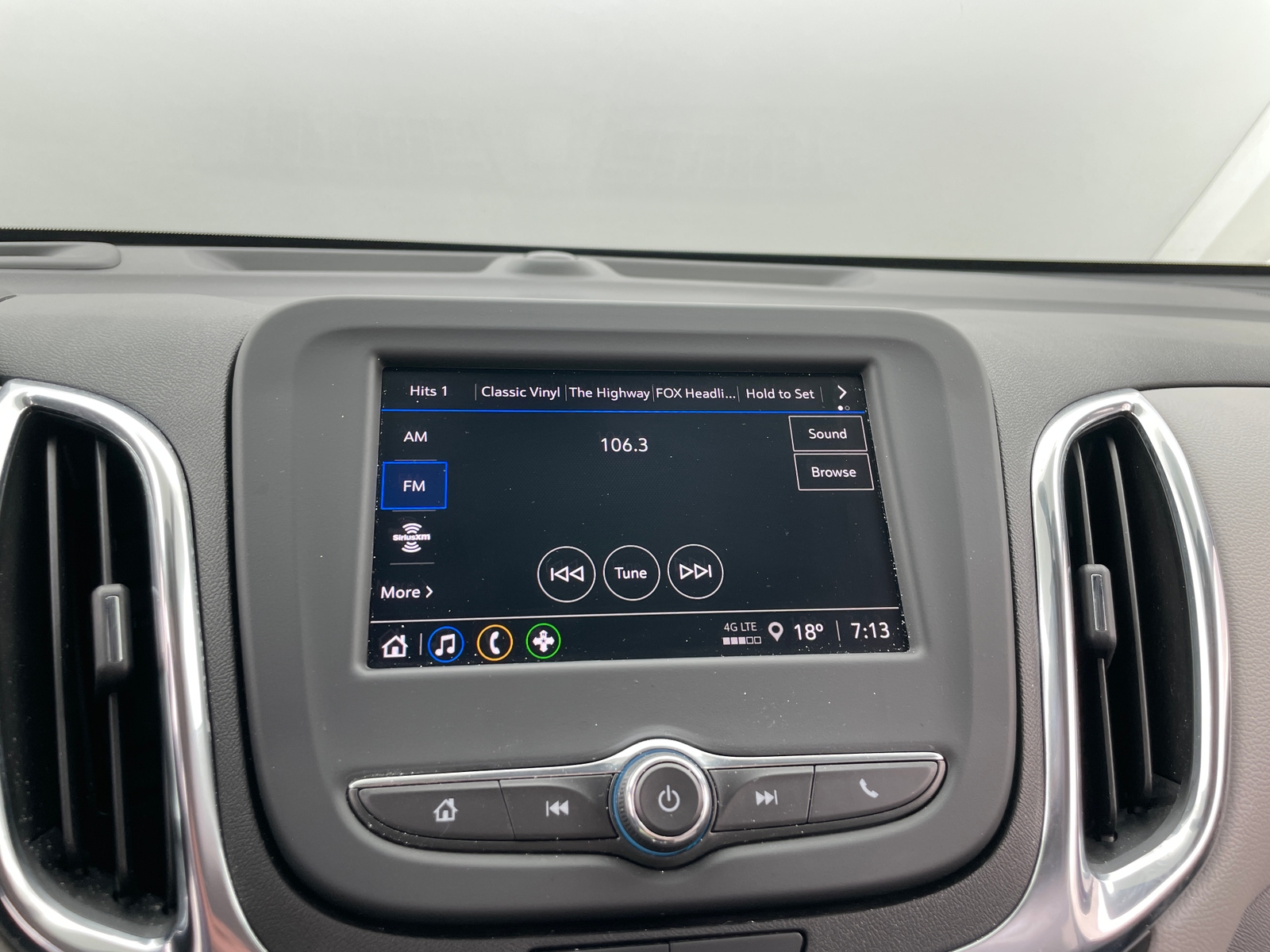 Thumbnail: 2022 Chevrolet Equinox - 4