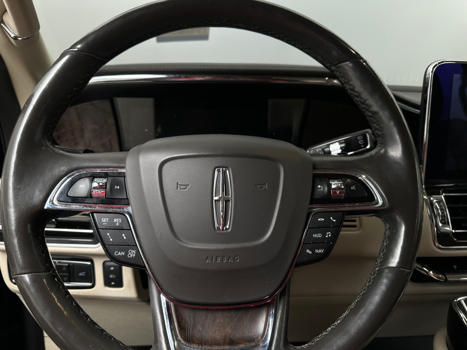 Thumbnail: 2019 Lincoln Navigator L - 4