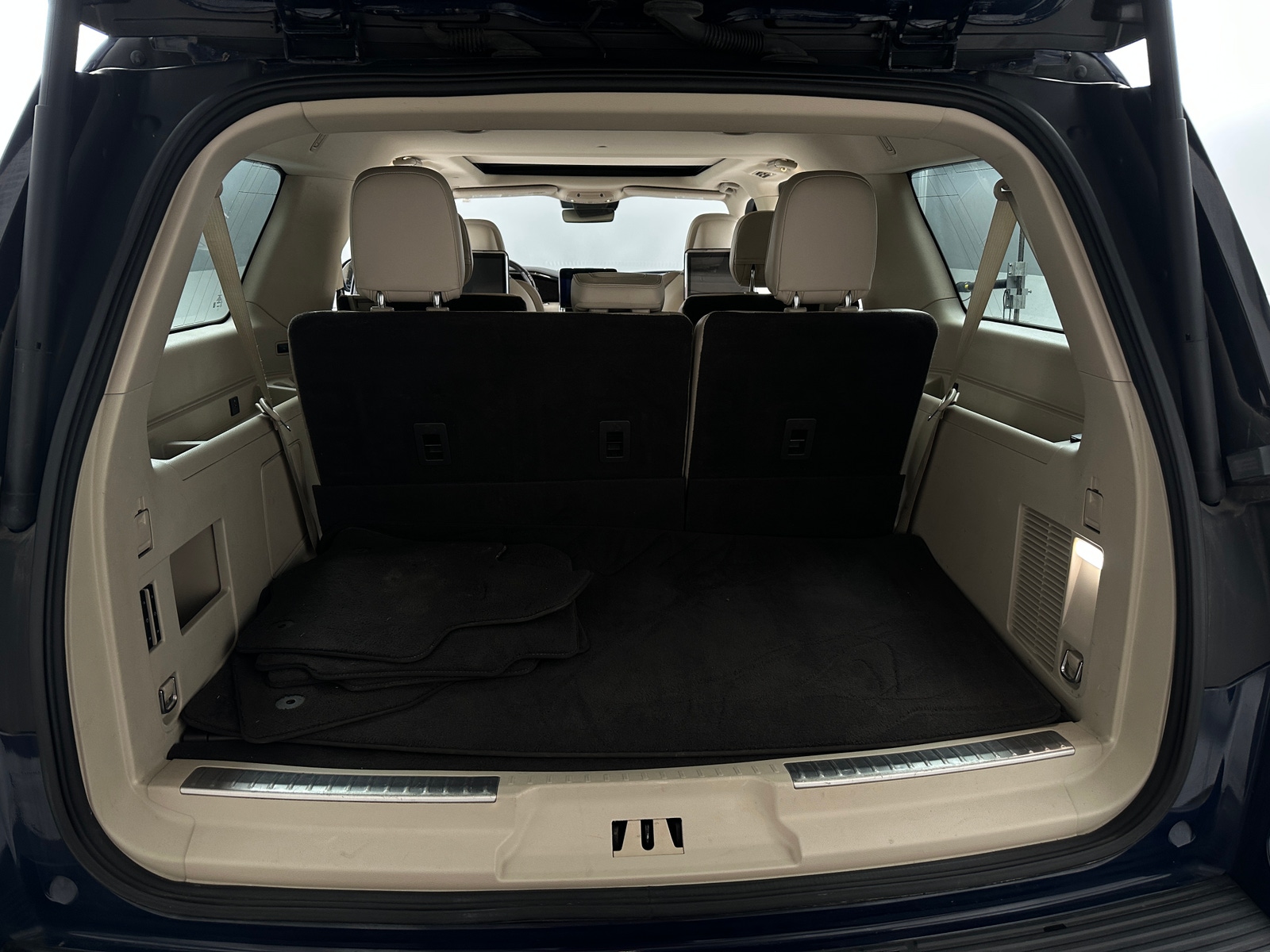 Thumbnail: 2019 Lincoln Navigator L - 6