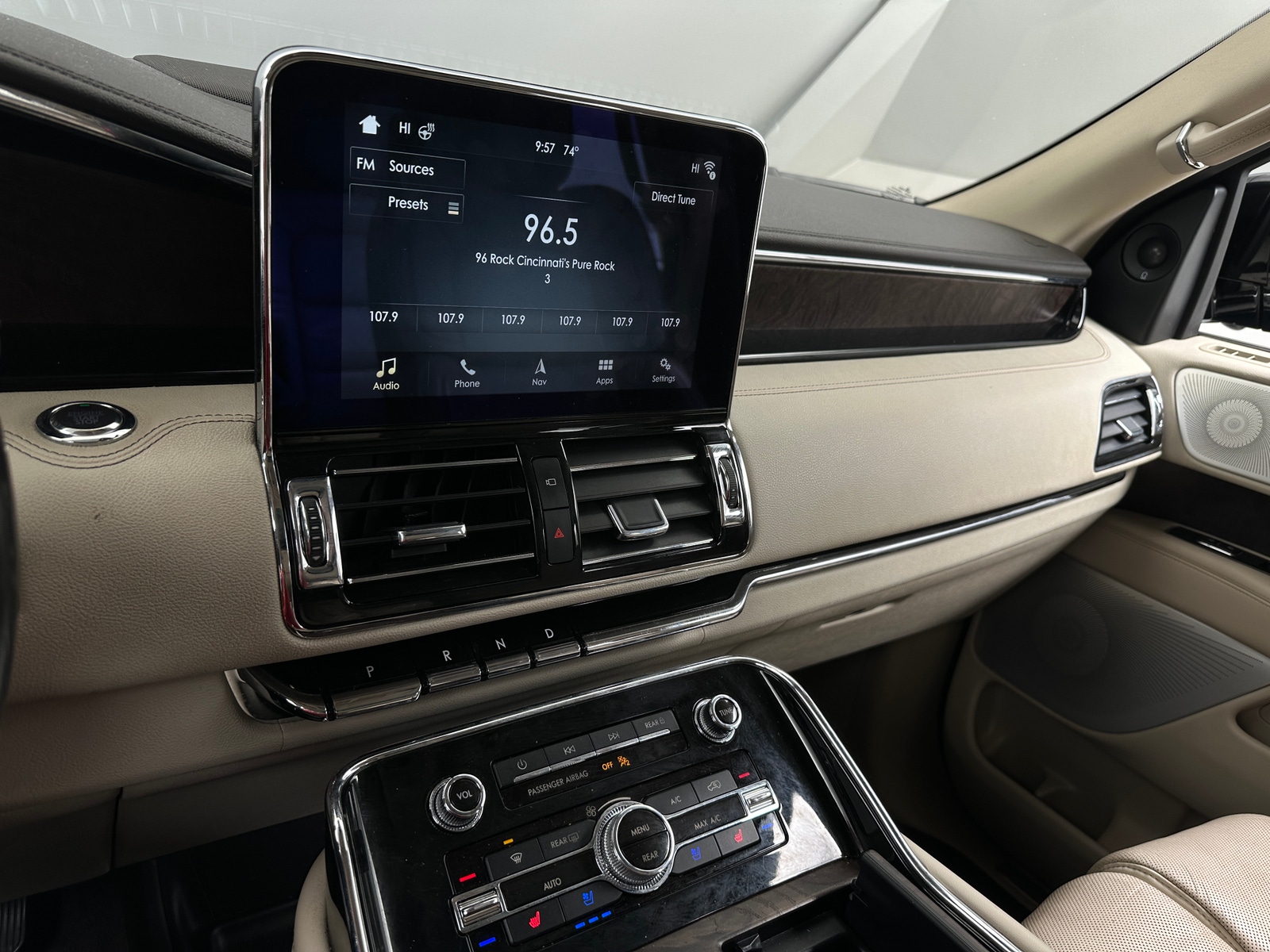 Thumbnail: 2019 Lincoln Navigator L - 3