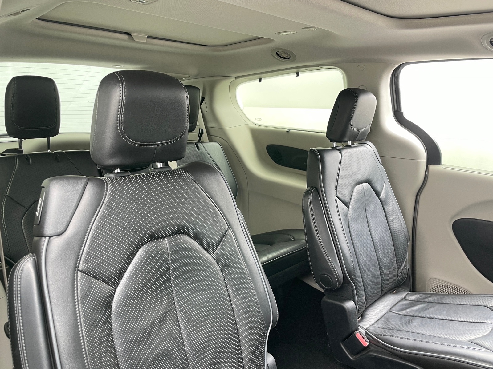 Thumbnail: 2018 Chrysler Pacifica - 5