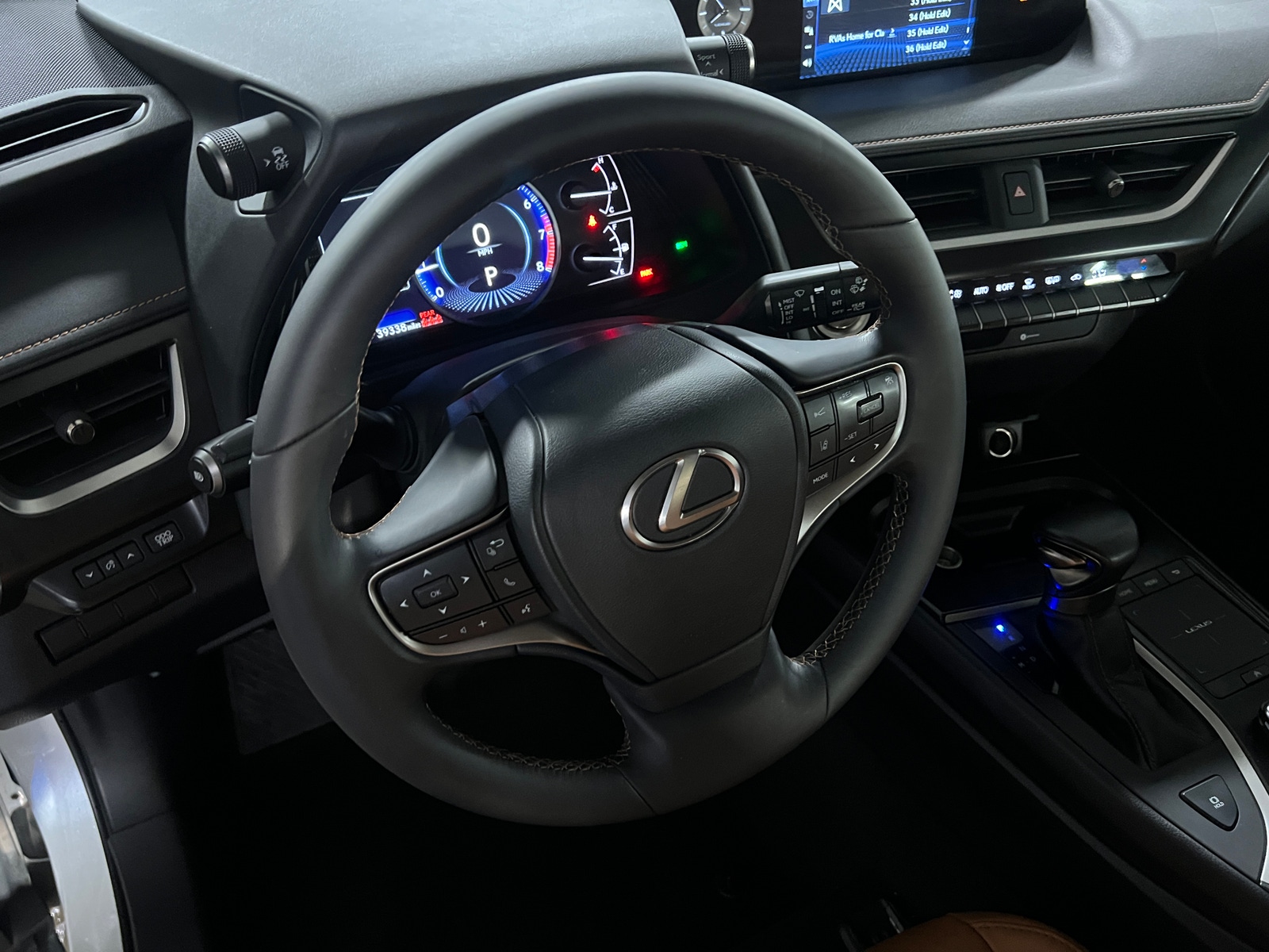 Thumbnail: 2021 Lexus UX - 4