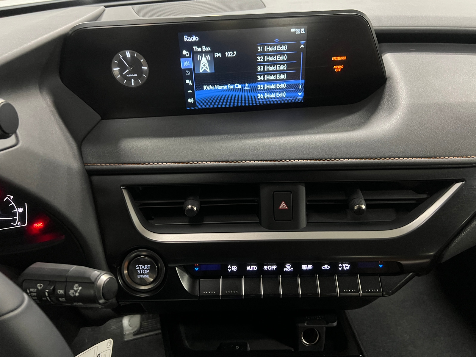 Thumbnail: 2021 Lexus UX - 3