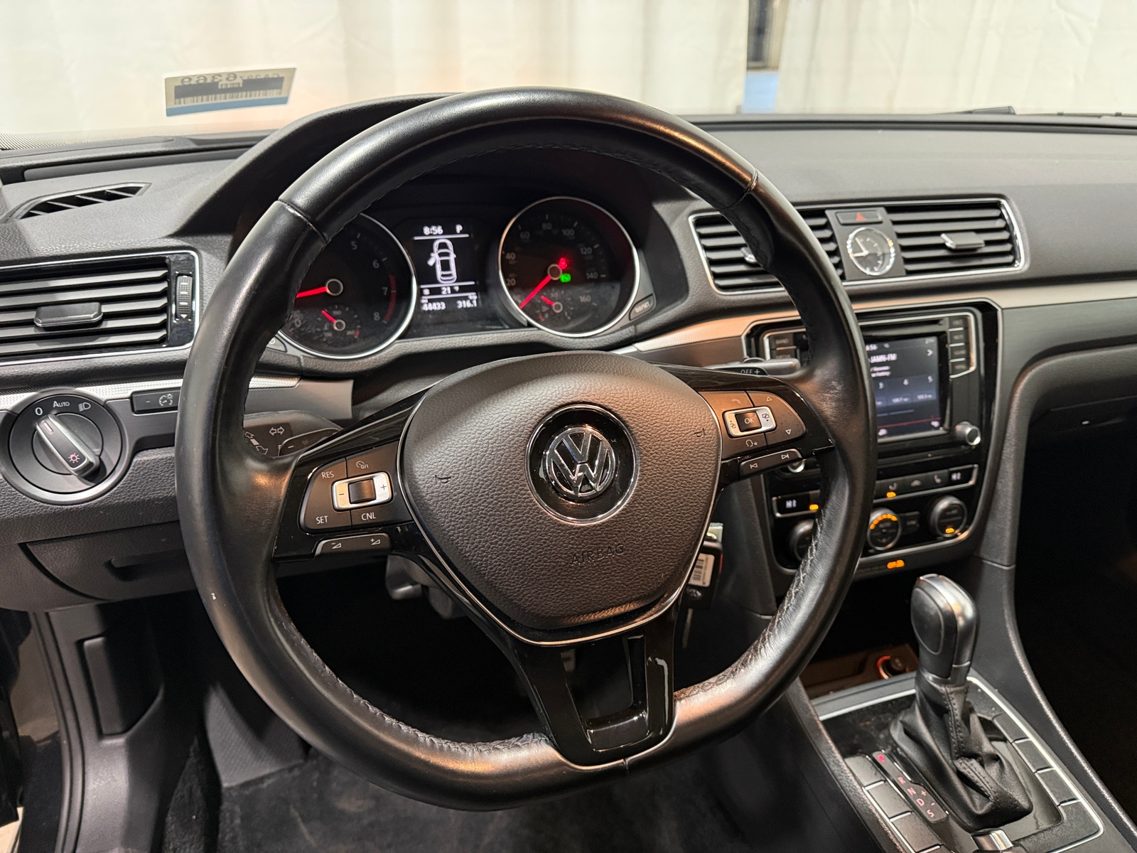 Thumbnail: 2017 Volkswagen Passat - 4