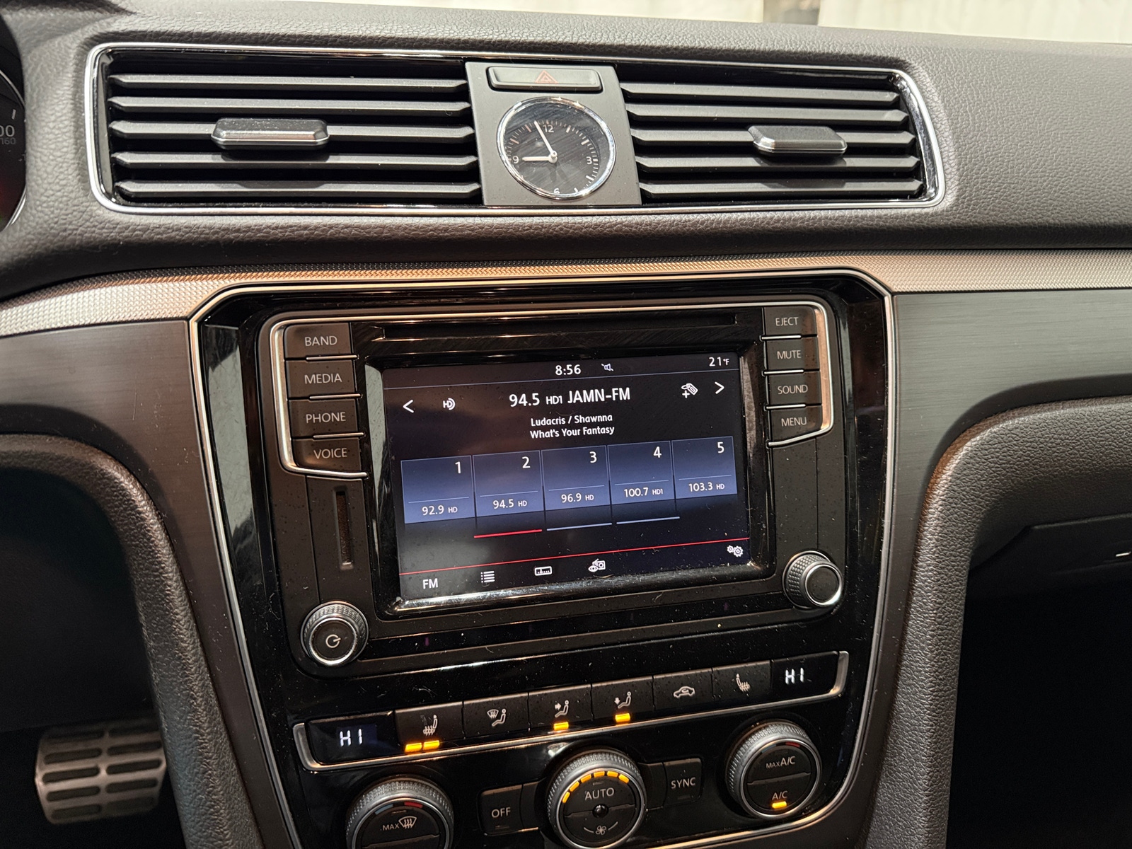 Thumbnail: 2017 Volkswagen Passat - 3