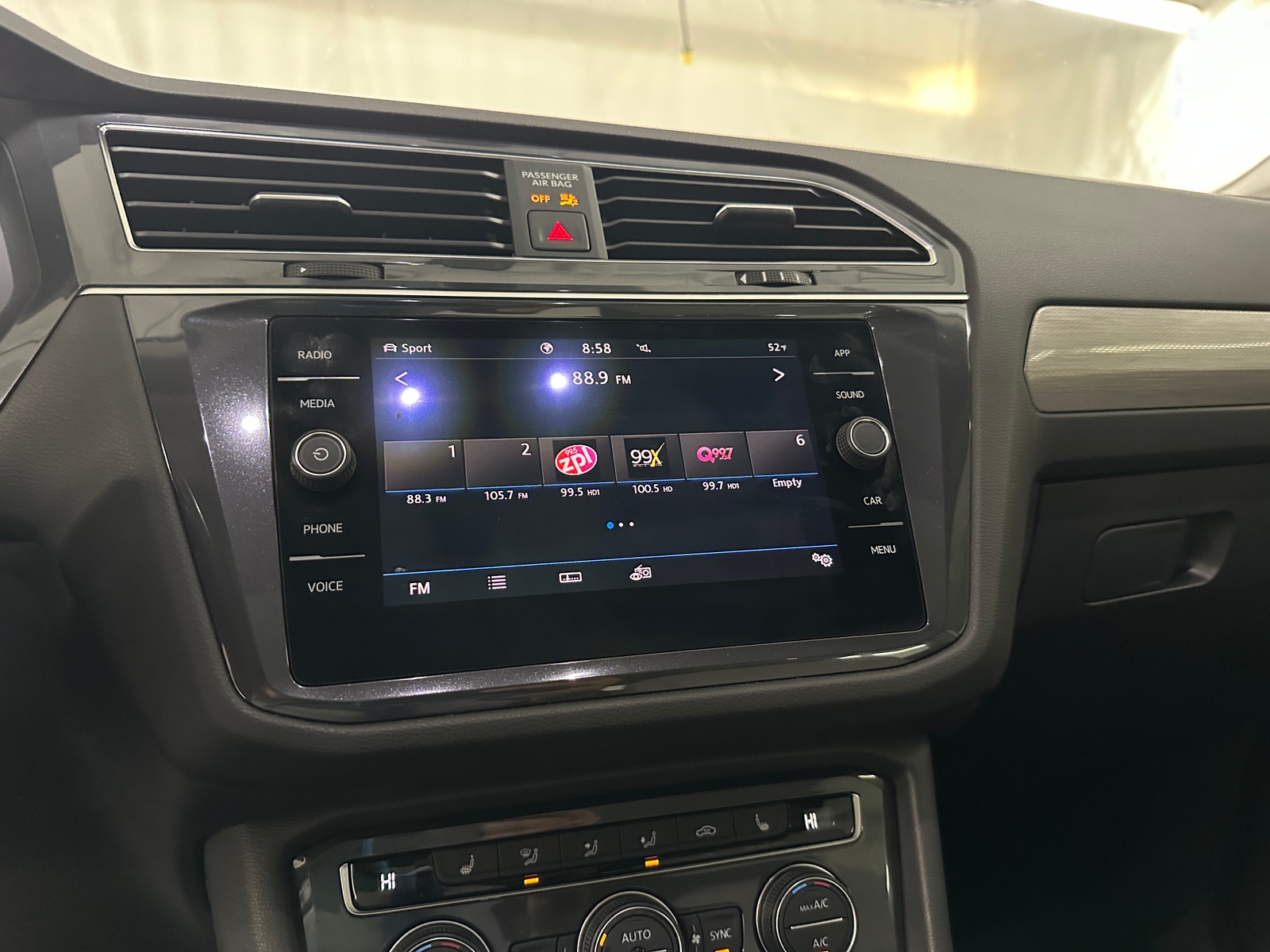 Thumbnail: 2020 Volkswagen Tiguan - 3