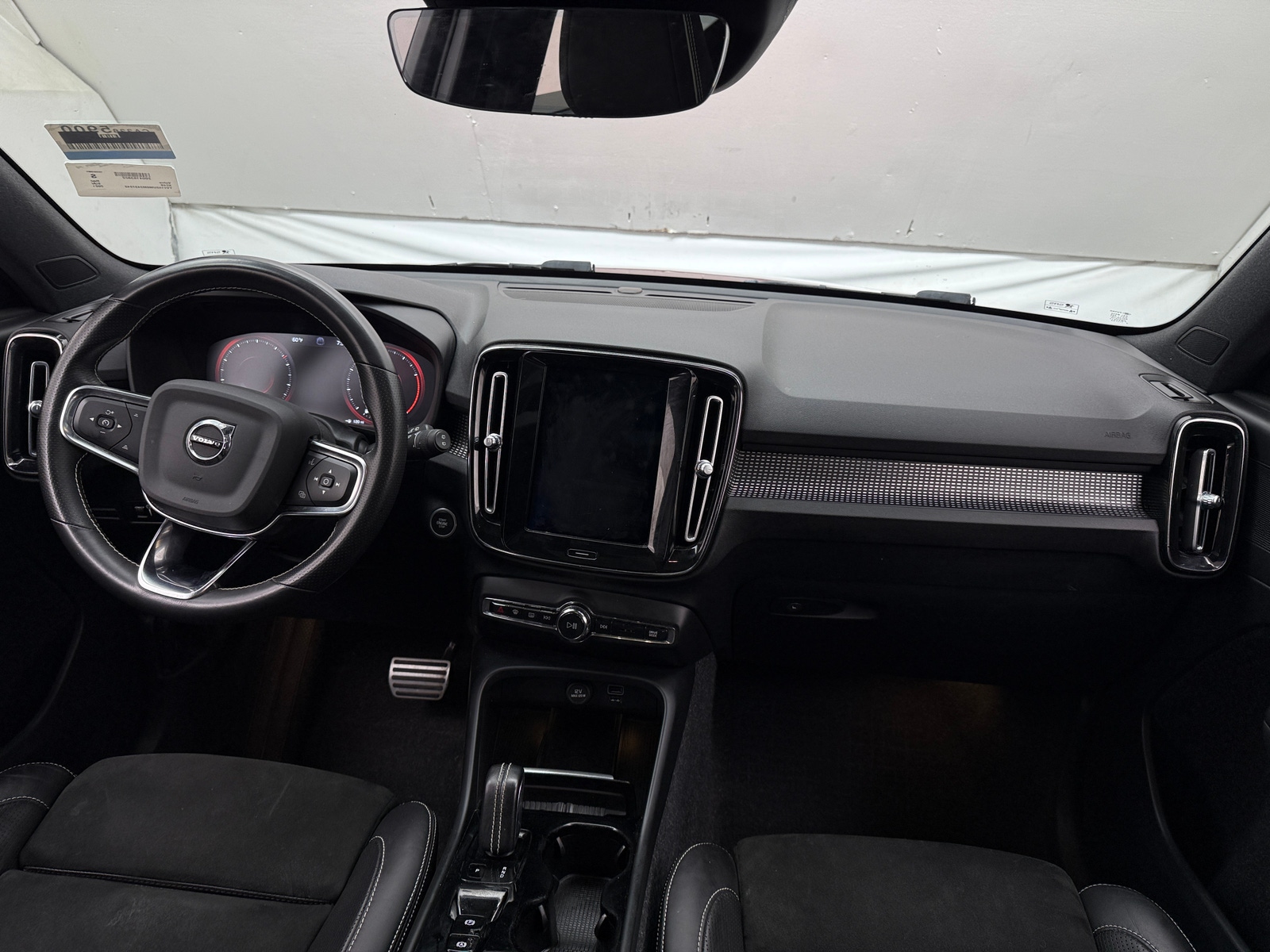 Thumbnail: 2021 Volvo XC40 - 2