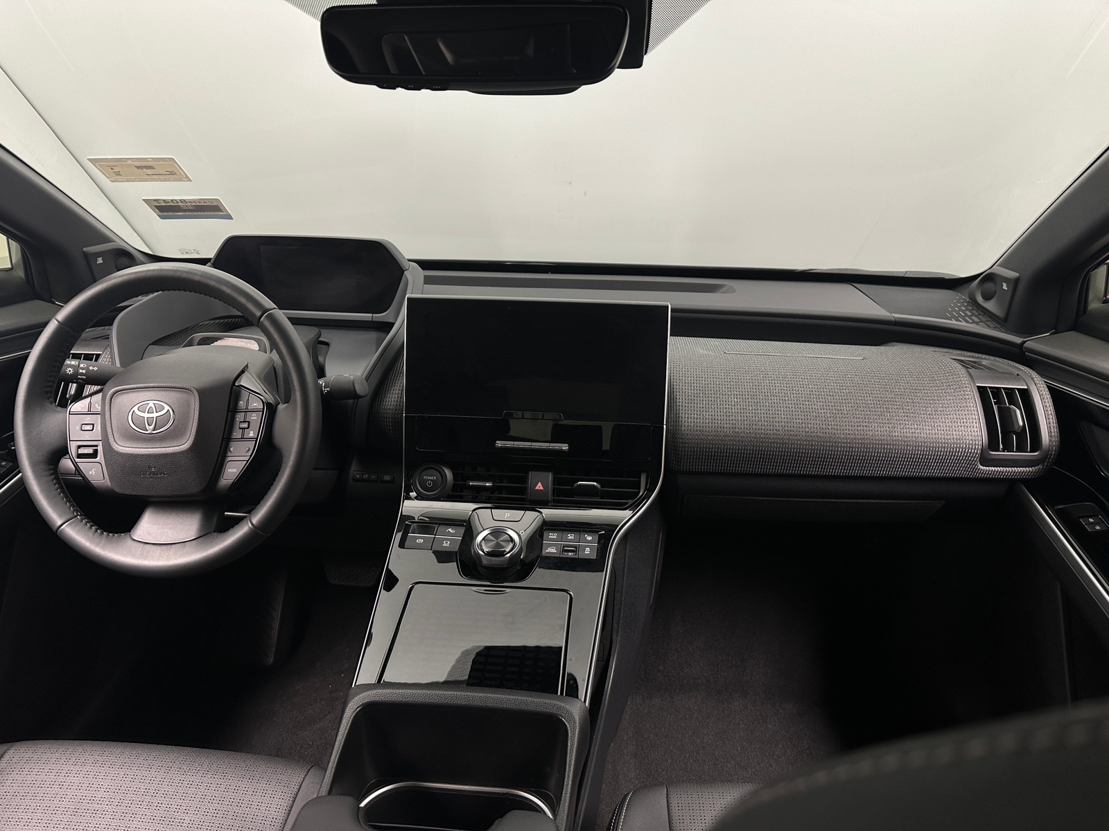 Thumbnail: 2024 Toyota bZ4X - 2