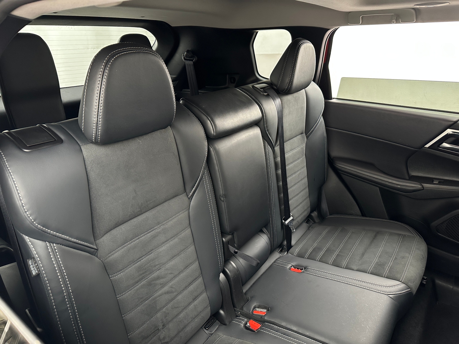 Thumbnail: 2024 Mitsubishi Outlander - 5