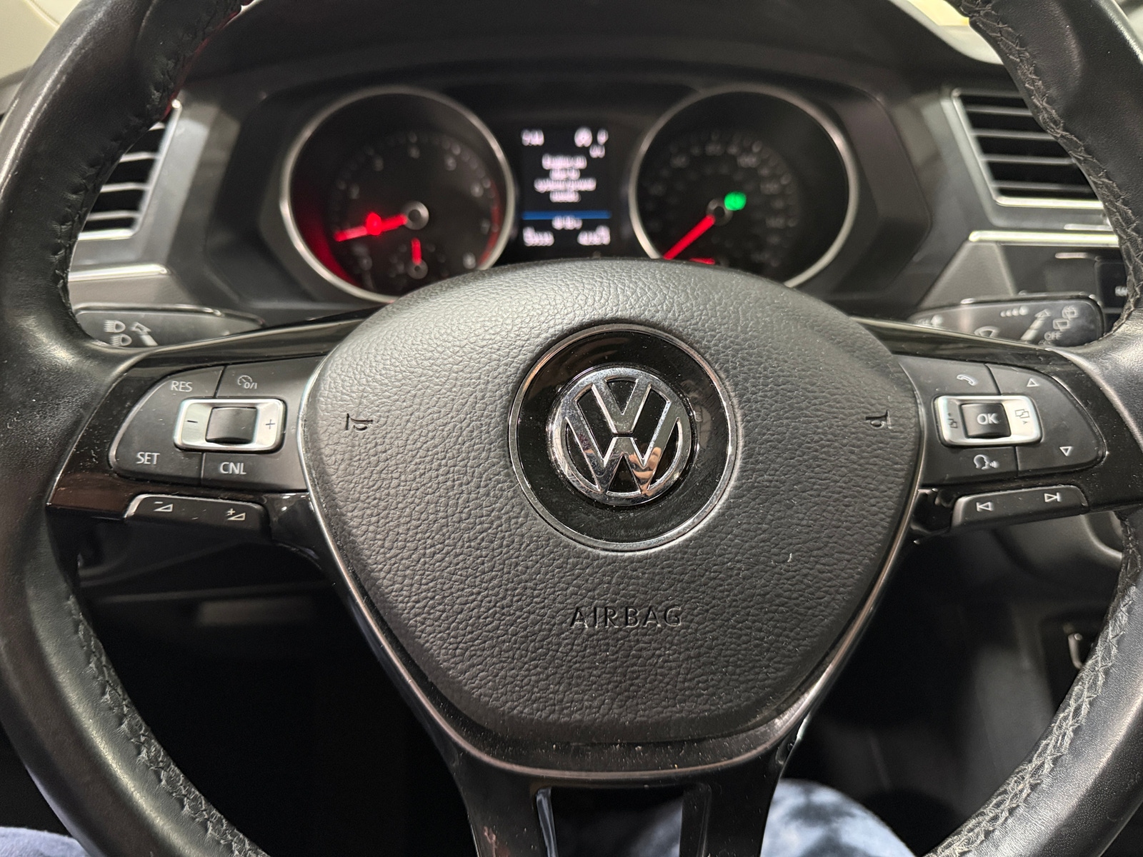 Thumbnail: 2018 Volkswagen Tiguan - 4