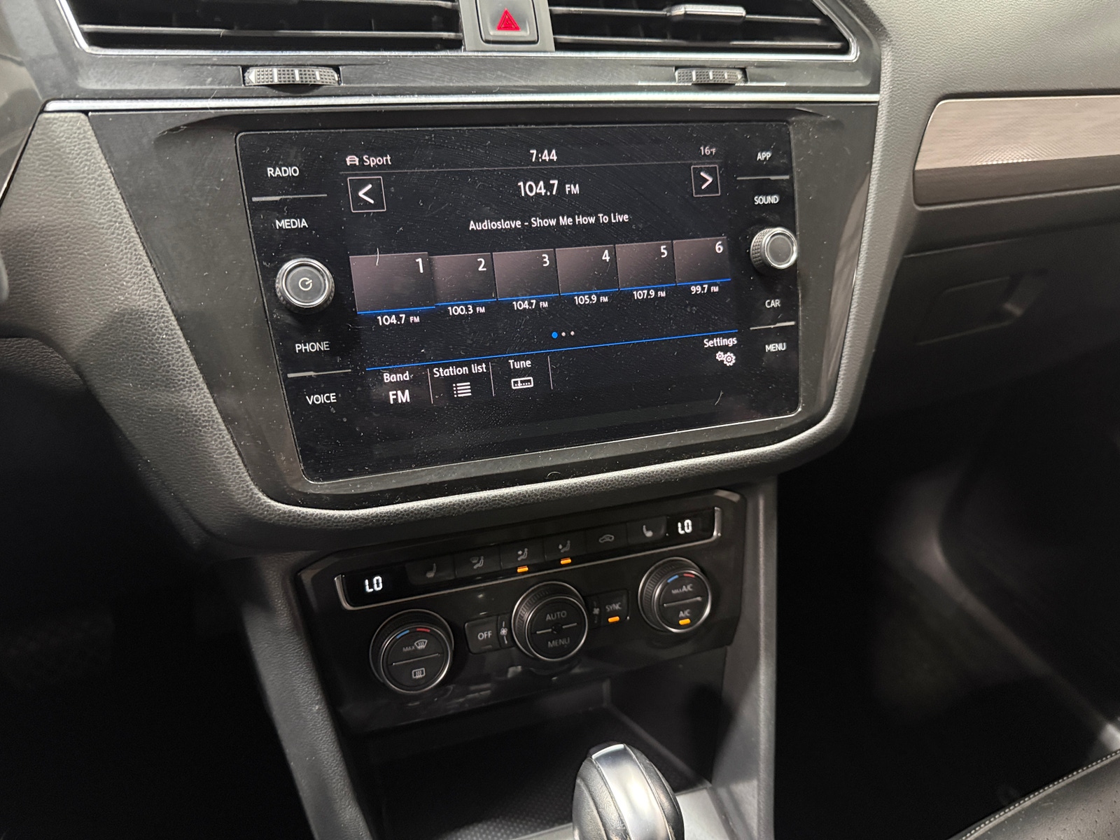 Thumbnail: 2018 Volkswagen Tiguan - 3