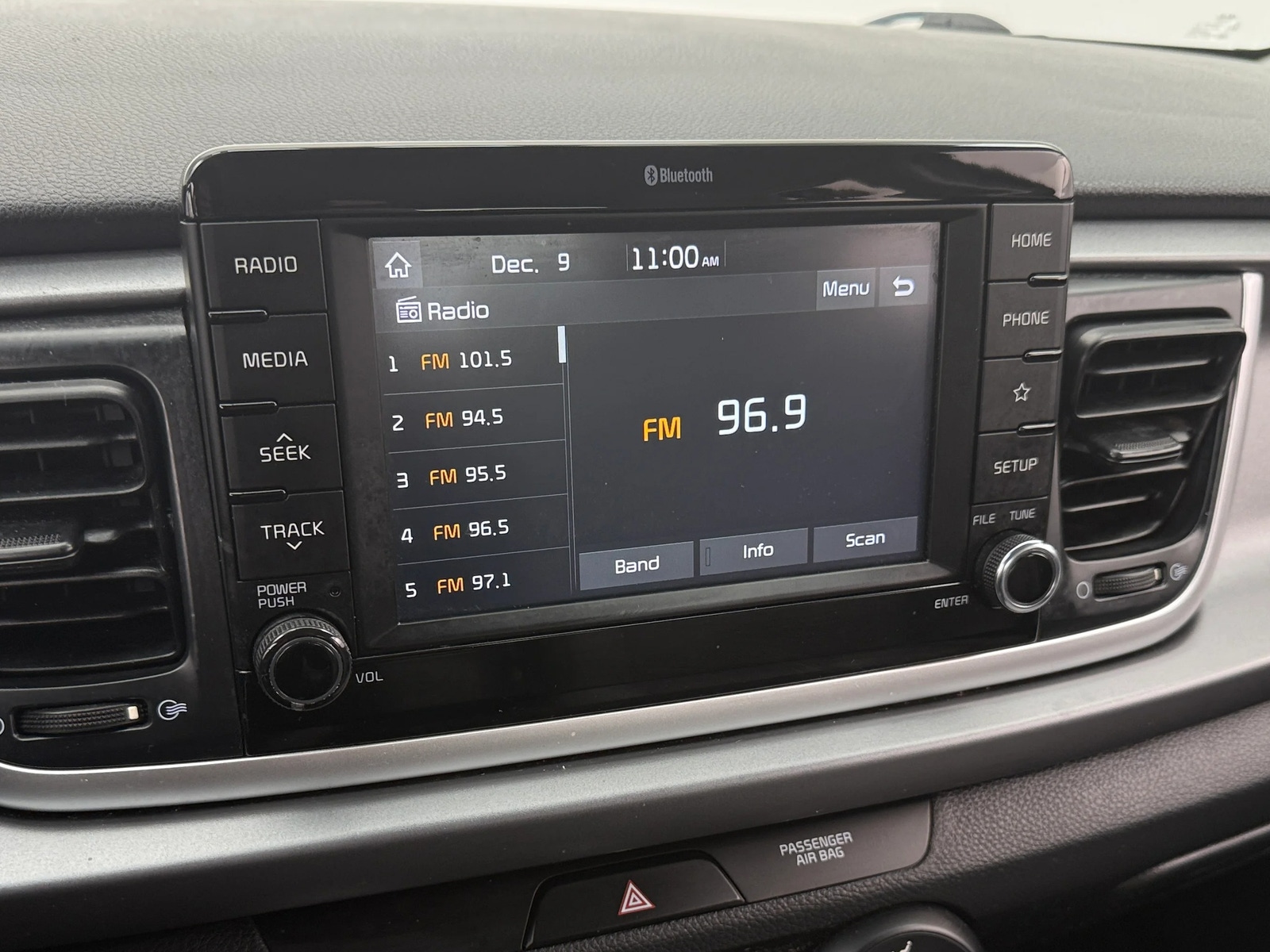 Thumbnail: 2019 Kia Rio - 4