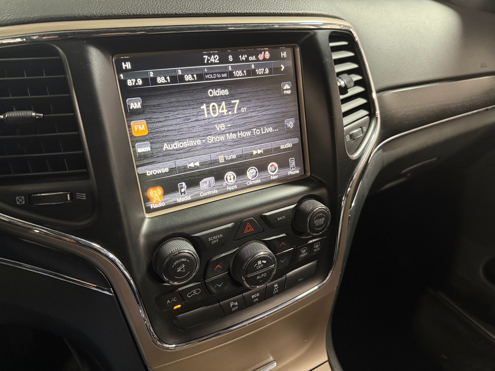 Thumbnail: 2015 Jeep Grand Cherokee - 3