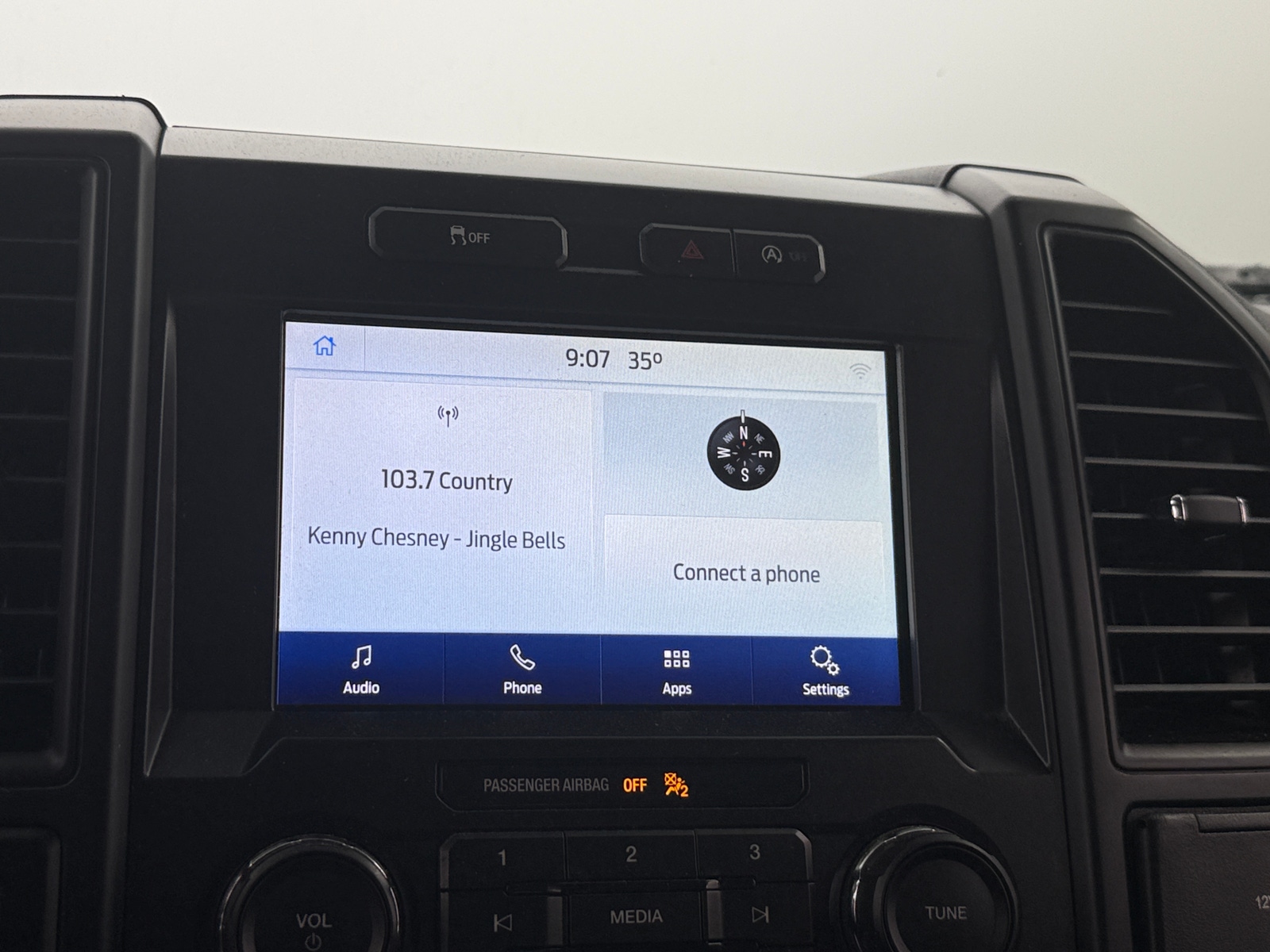 Thumbnail: 2020 Ford Econoline - 4