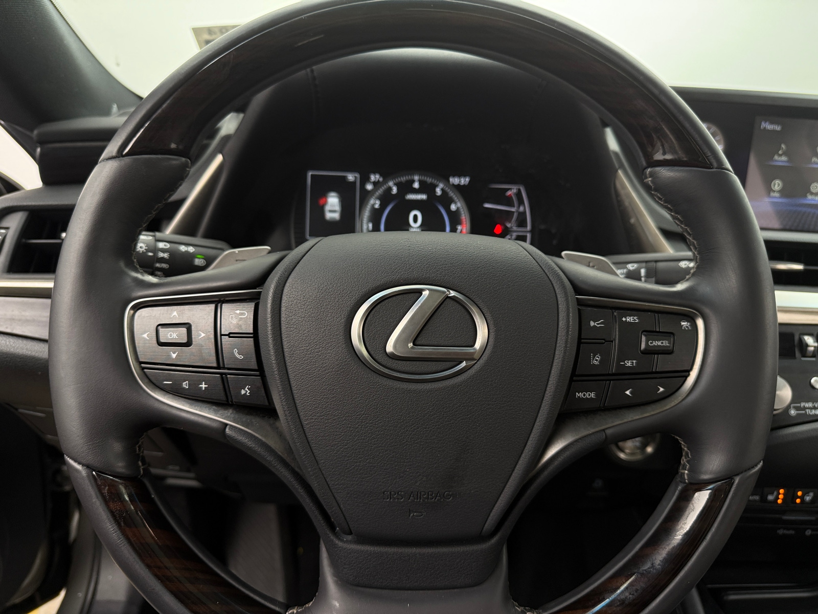 Thumbnail: 2021 Lexus ES - 4