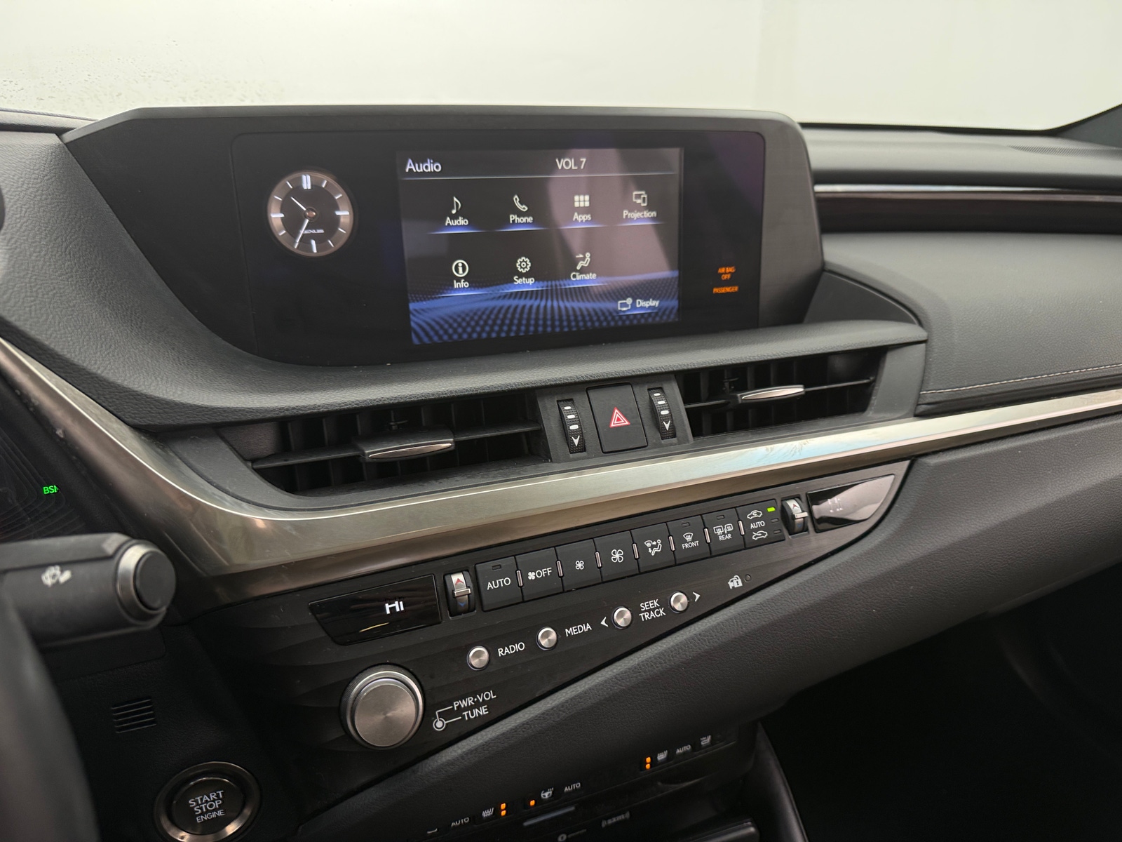 Thumbnail: 2021 Lexus ES - 3