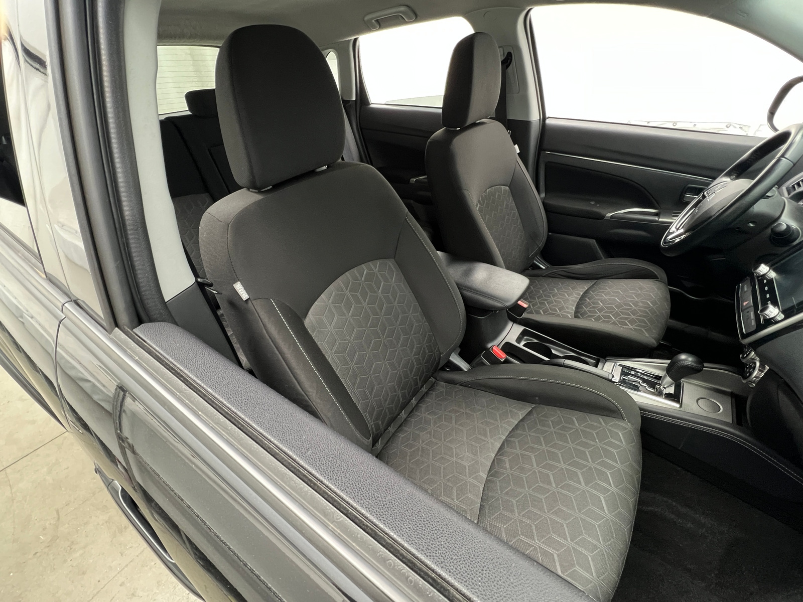 Thumbnail: 2021 Mitsubishi Outlander Sport - 2