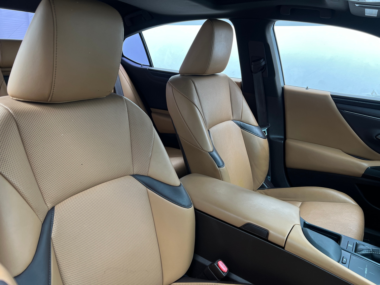 Thumbnail: 2019 Lexus ES - 2