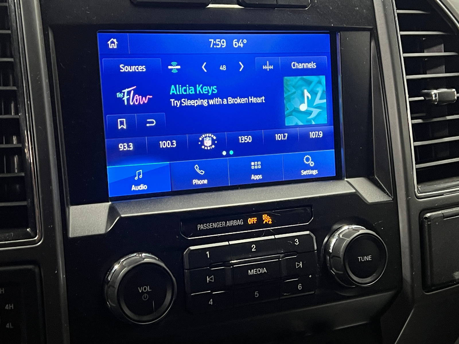 Thumbnail: 2020 Ford Econoline - 4