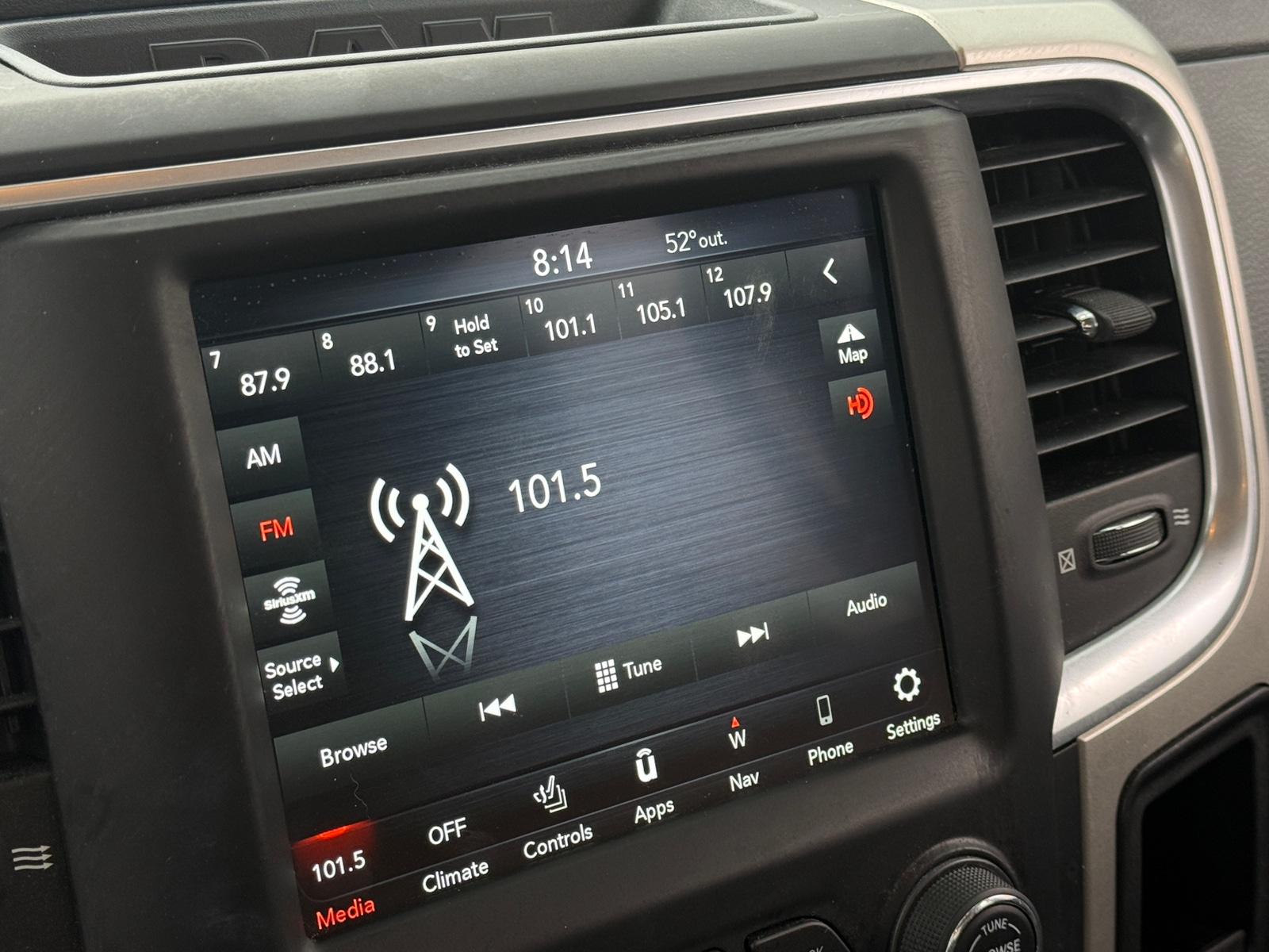 Thumbnail: 2020 RAM 1500 Classic - 4