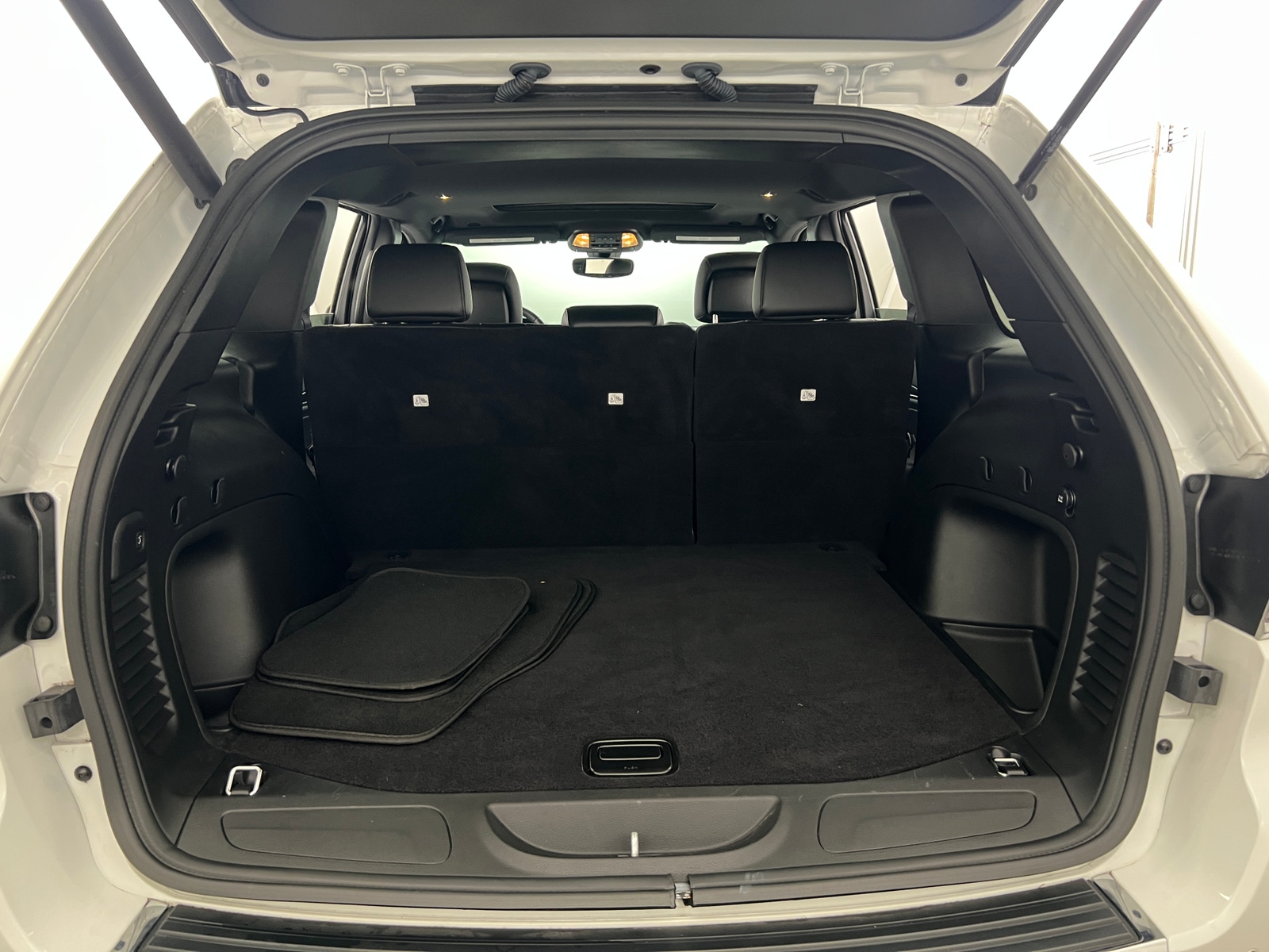 Thumbnail: 2022 Jeep Grand Cherokee - 6