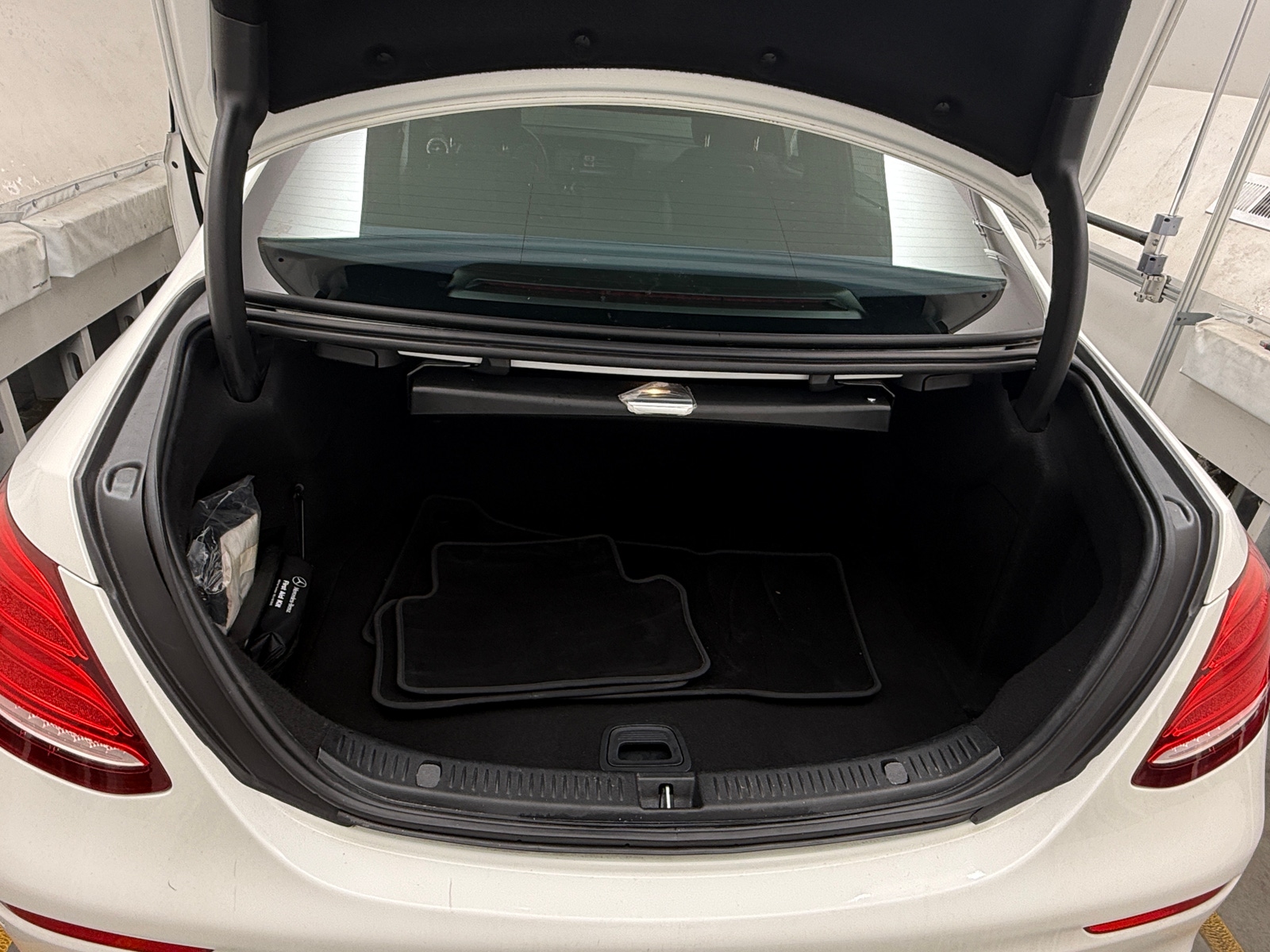 Thumbnail: 2018 Mercedes-Benz E-Class - 6