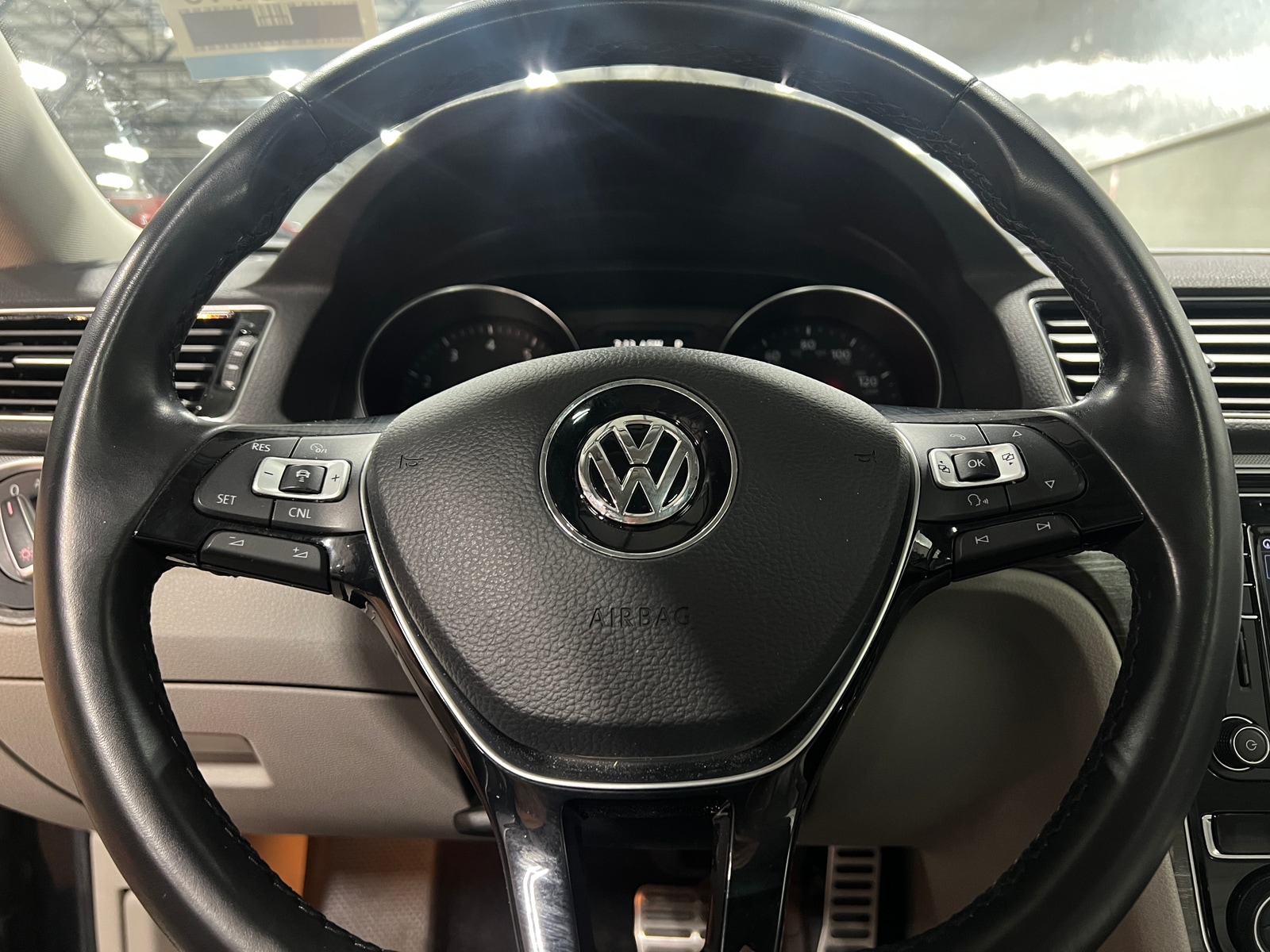 Thumbnail: 2016 Volkswagen Passat - 4