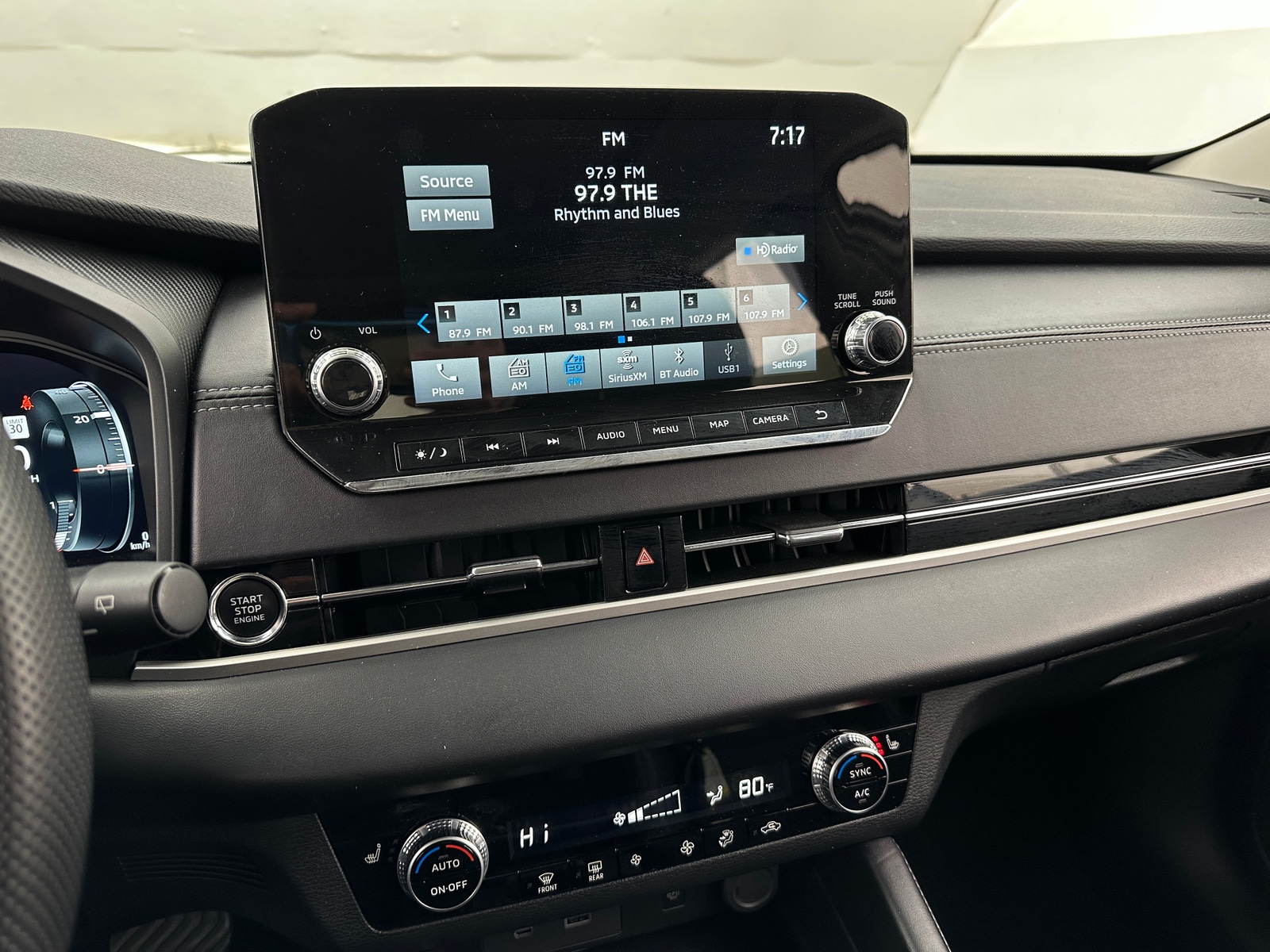 Thumbnail: 2024 Mitsubishi Outlander - 3