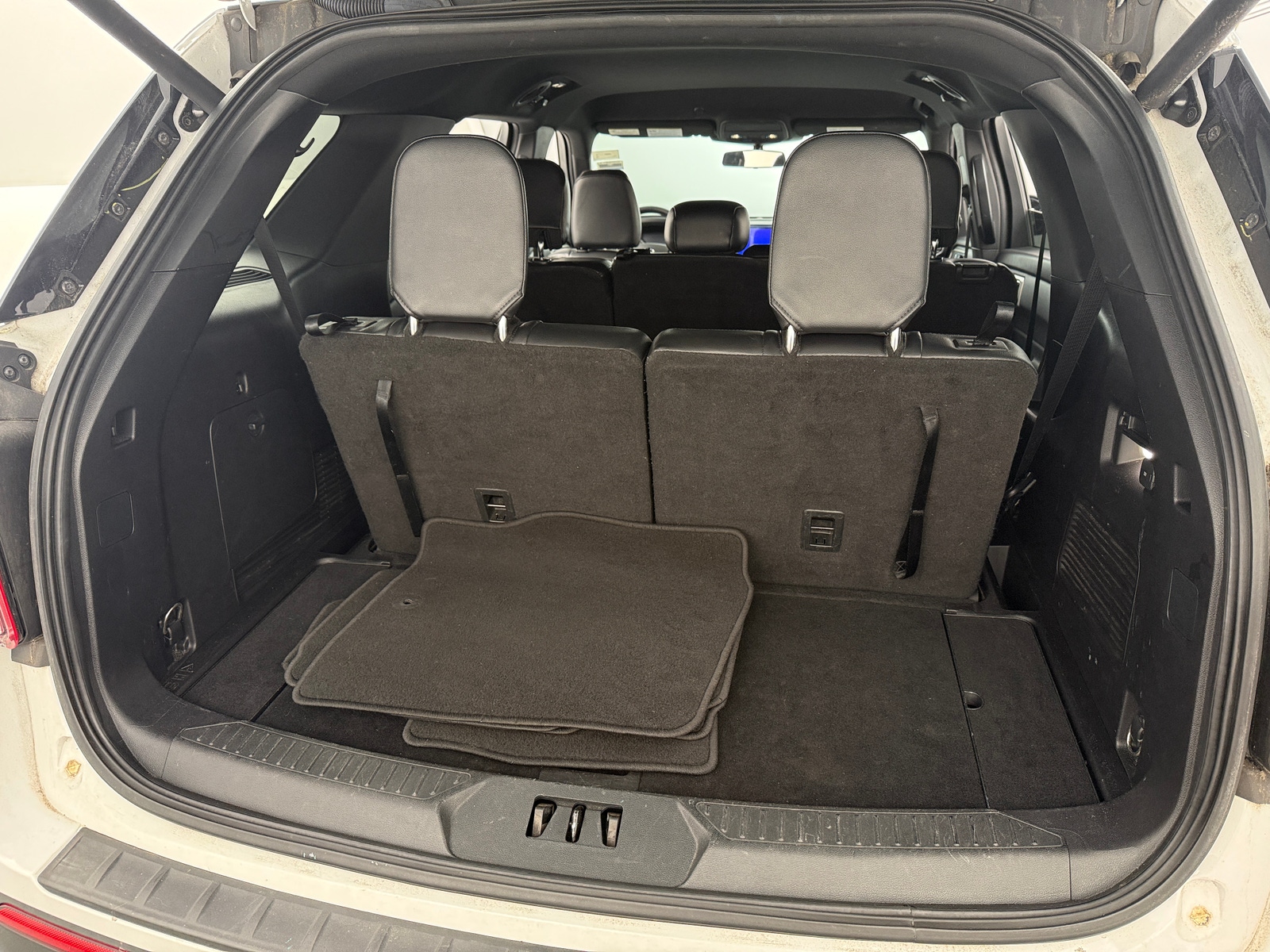 Thumbnail: 2020 Ford Explorer - 6