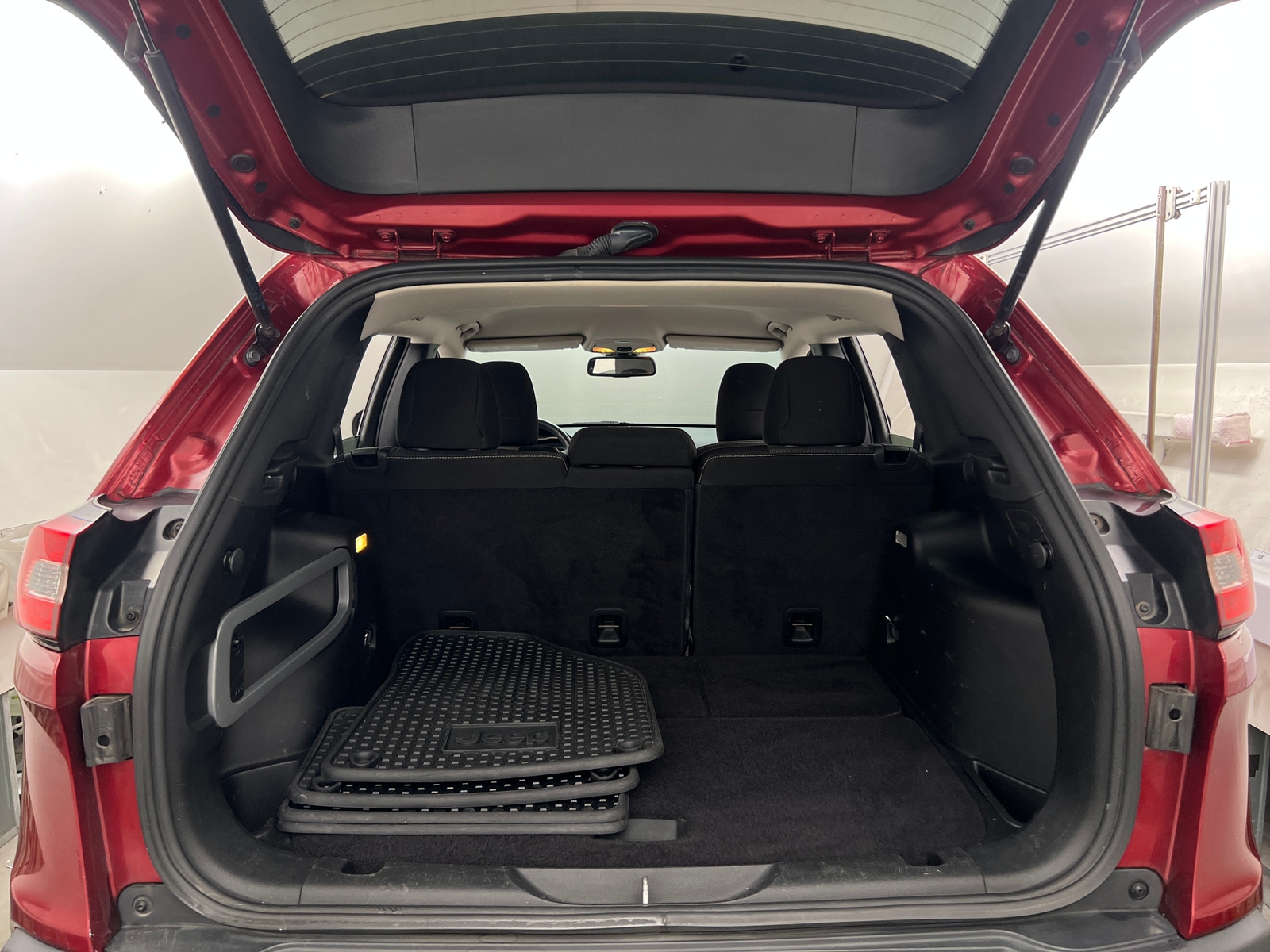 Thumbnail: 2015 Jeep Cherokee - 7