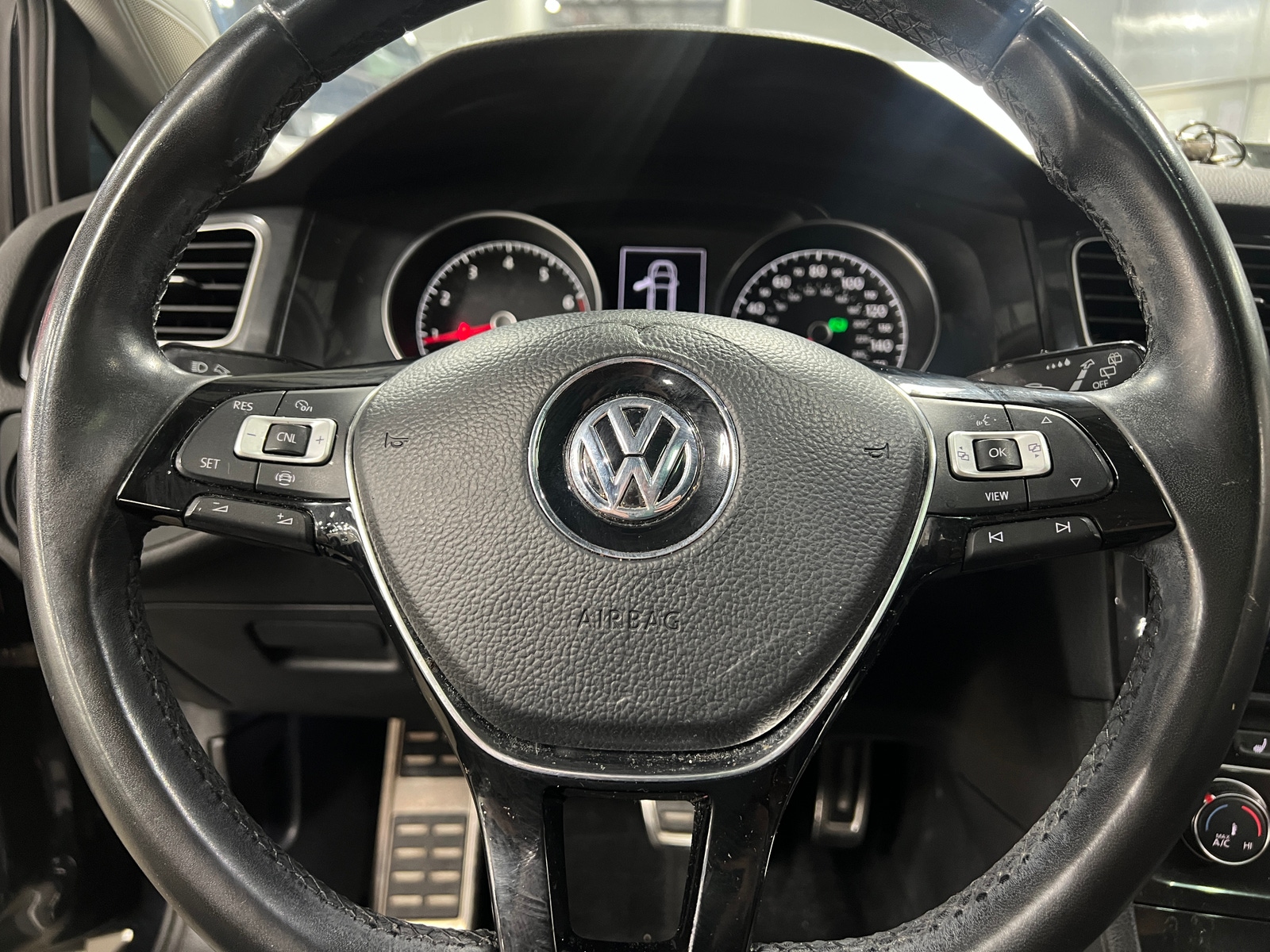 Thumbnail: 2019 Volkswagen Golf - 4