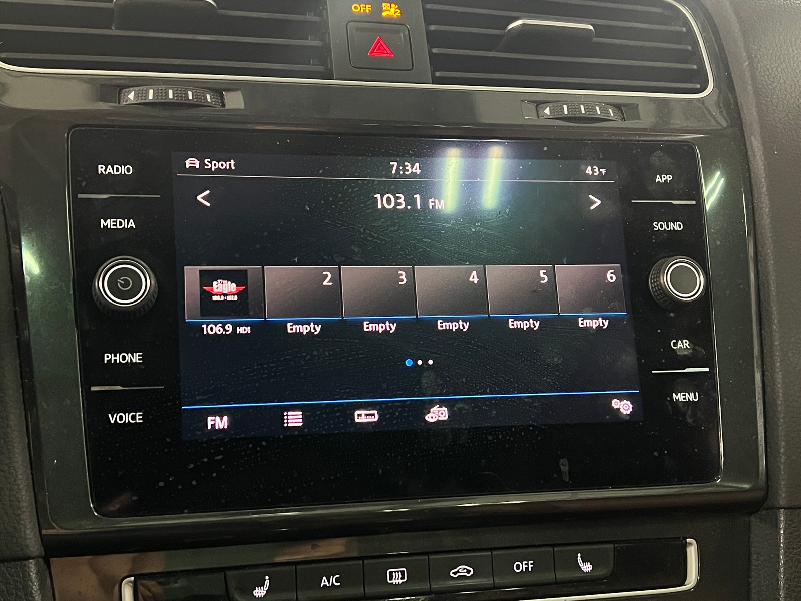 Thumbnail: 2019 Volkswagen Golf - 3