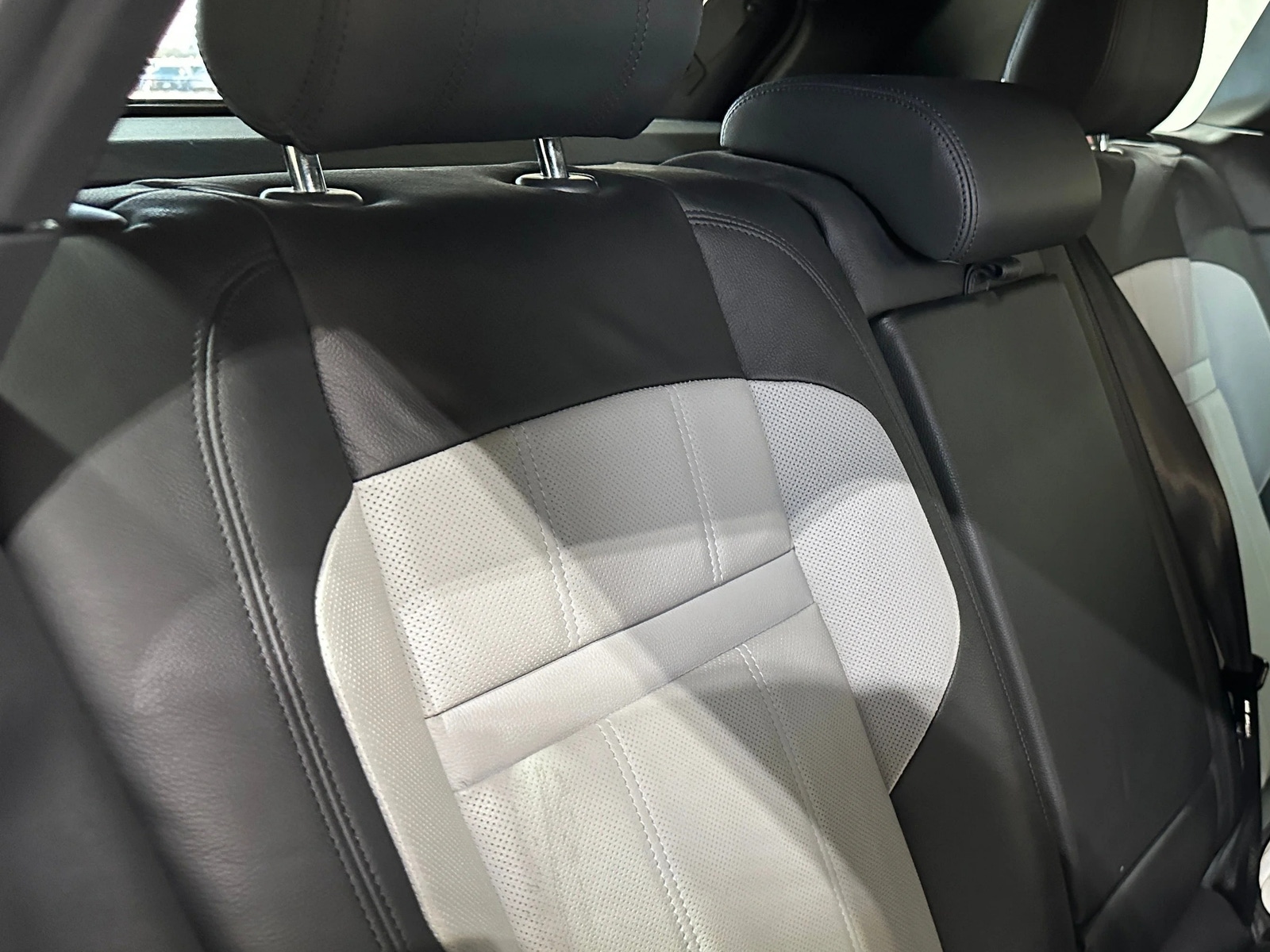 Thumbnail: 2020 Land Rover Range Rover Evoque - 5