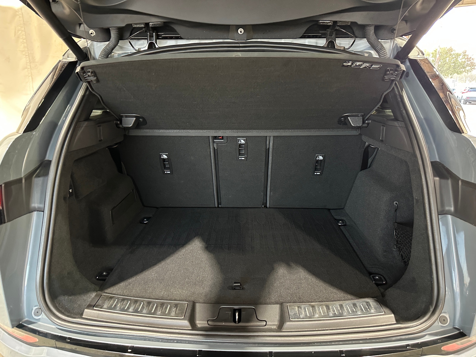 Thumbnail: 2020 Land Rover Range Rover Evoque - 6