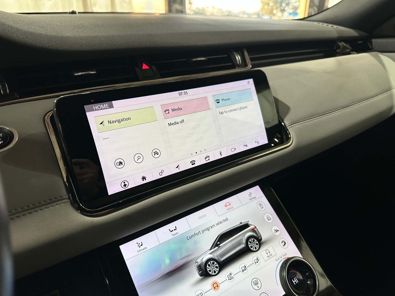 Thumbnail: 2020 Land Rover Range Rover Evoque - 3