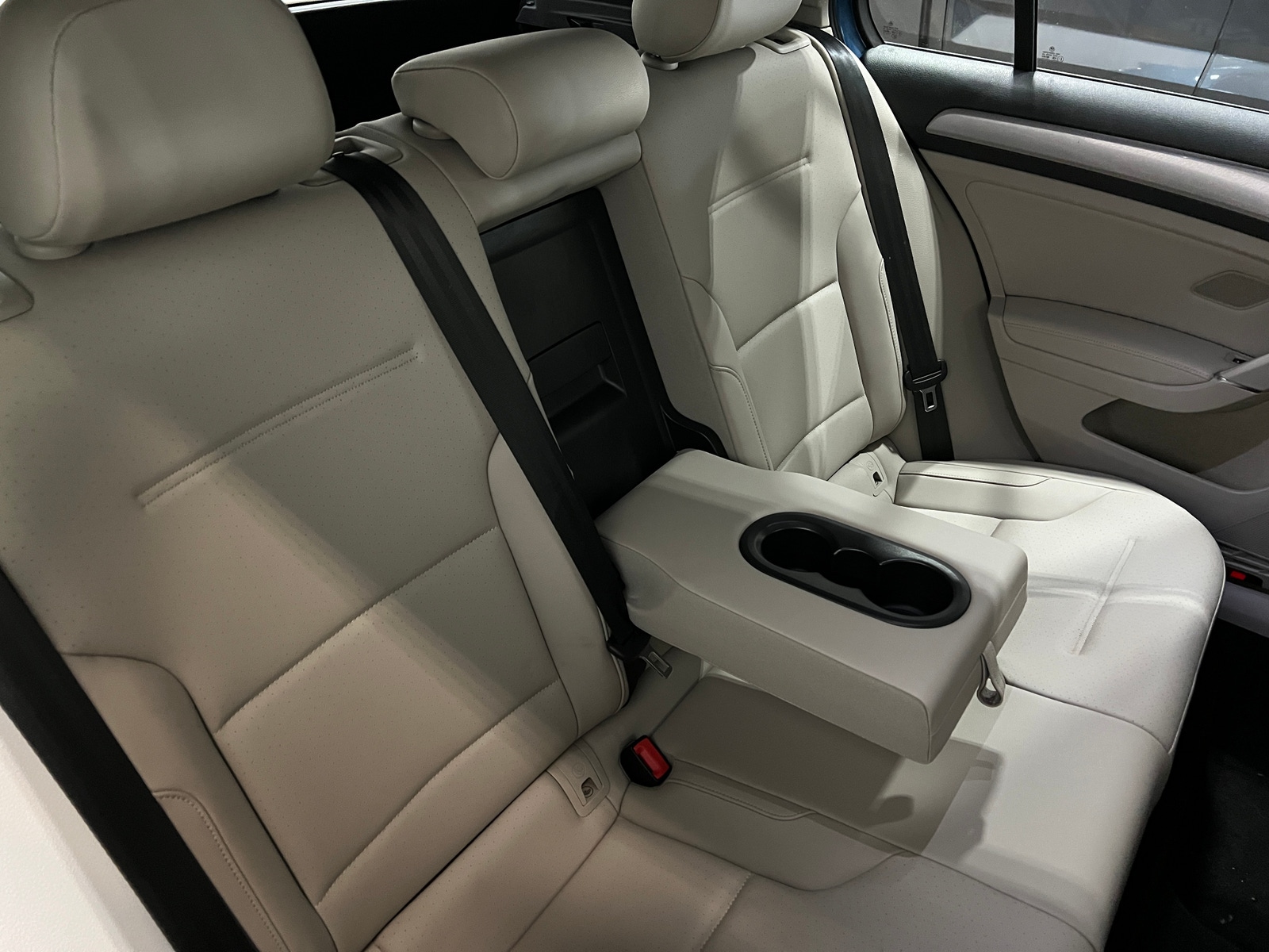 Thumbnail: 2015 Volkswagen e-Golf - 5