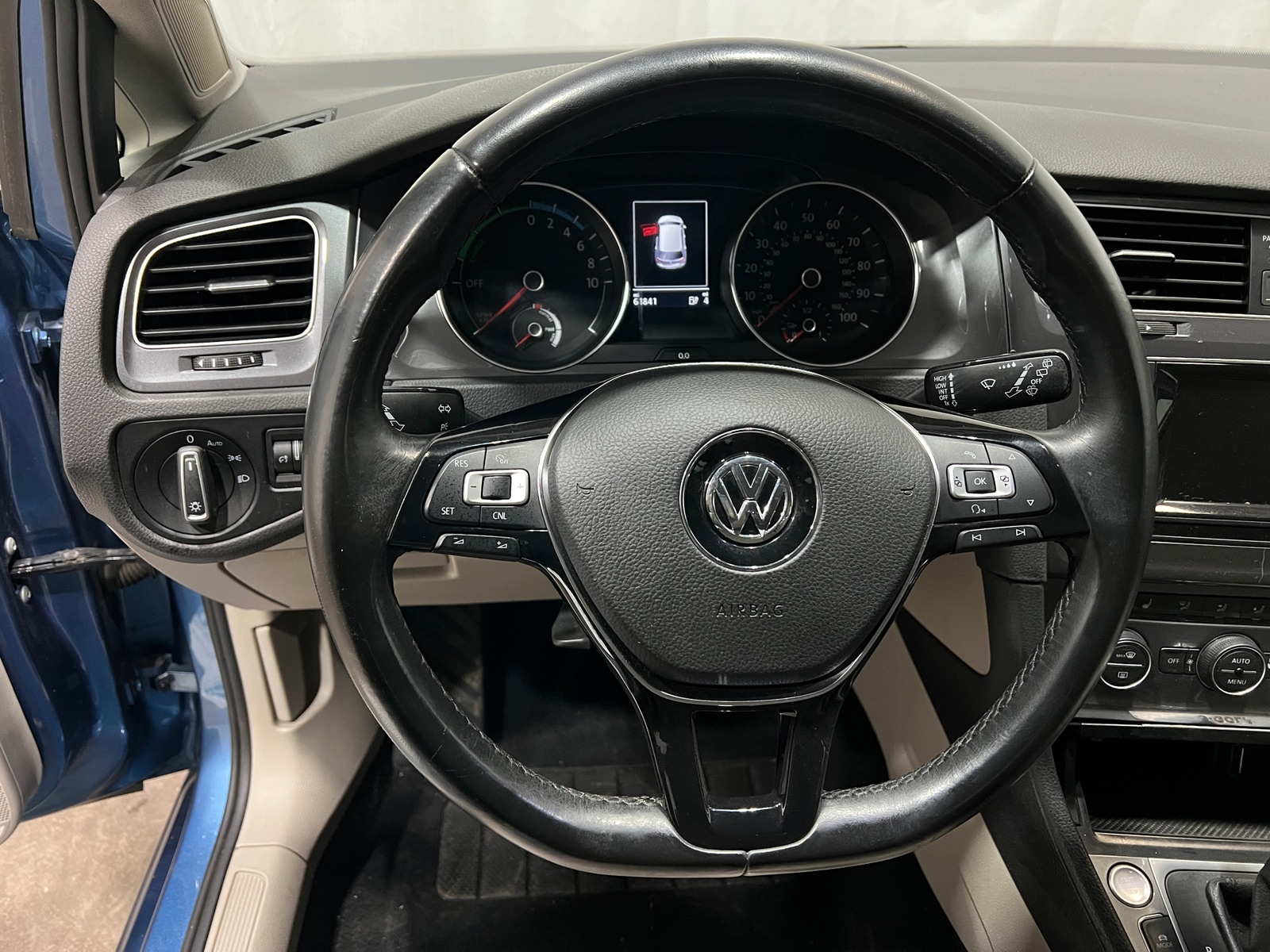 Thumbnail: 2015 Volkswagen e-Golf - 4