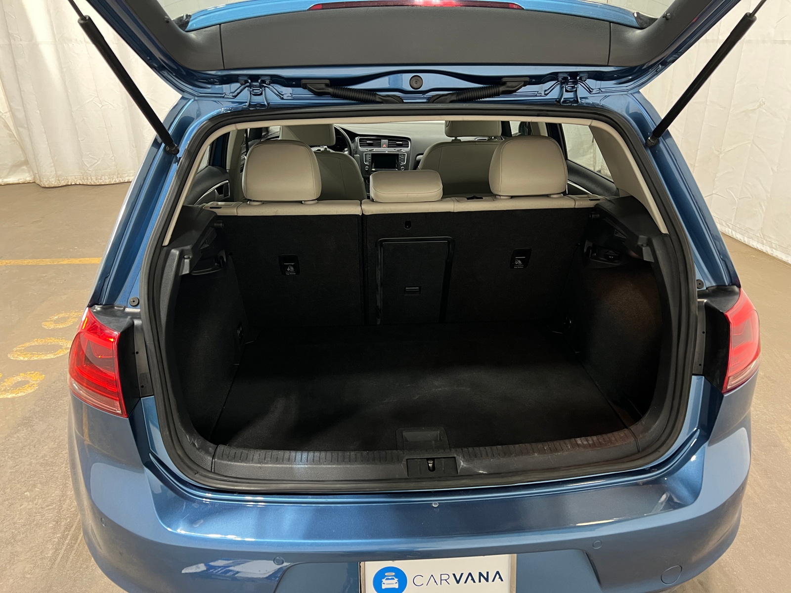 Thumbnail: 2015 Volkswagen e-Golf - 6