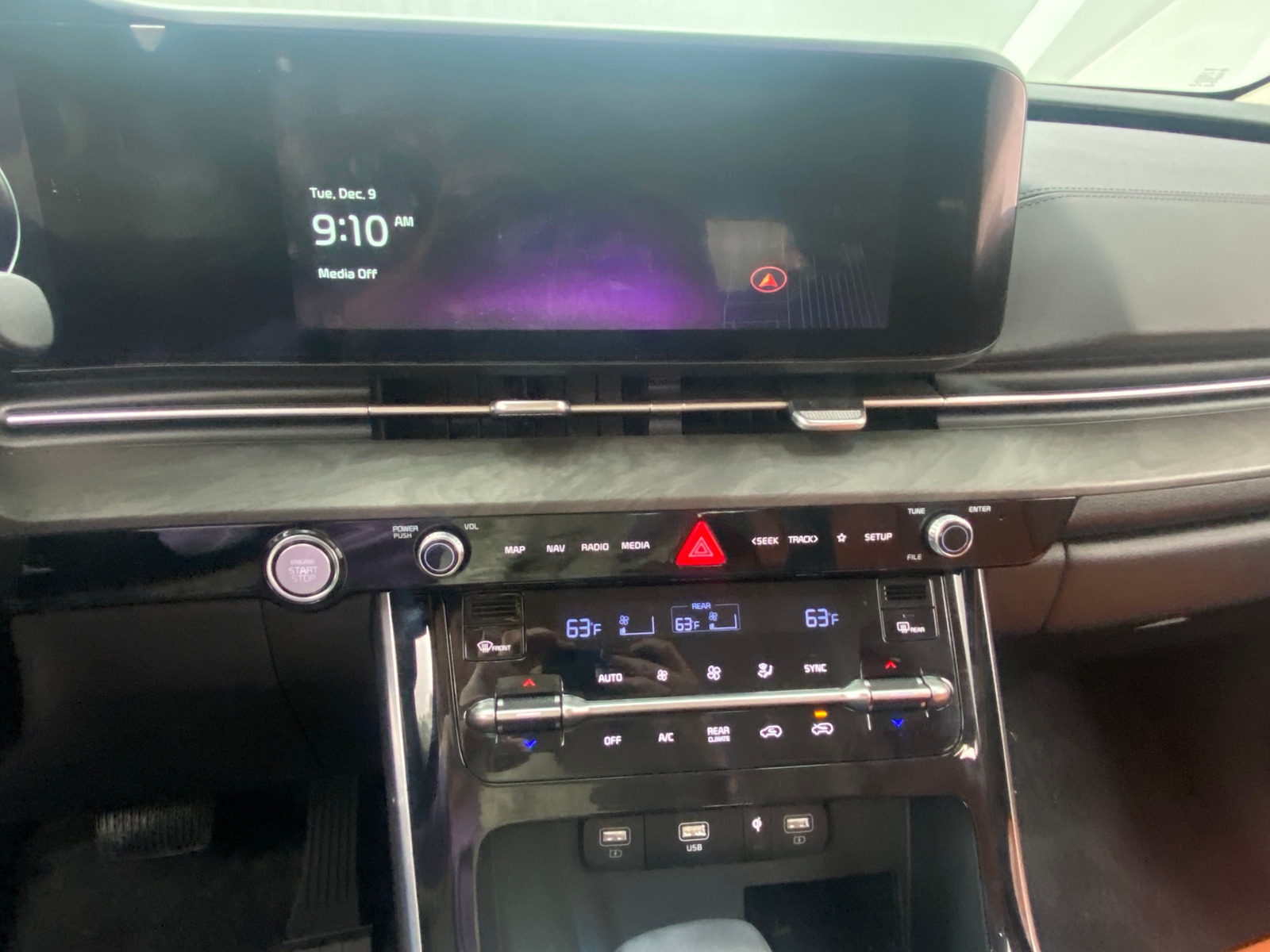 Thumbnail: 2024 Kia Carnival - 3