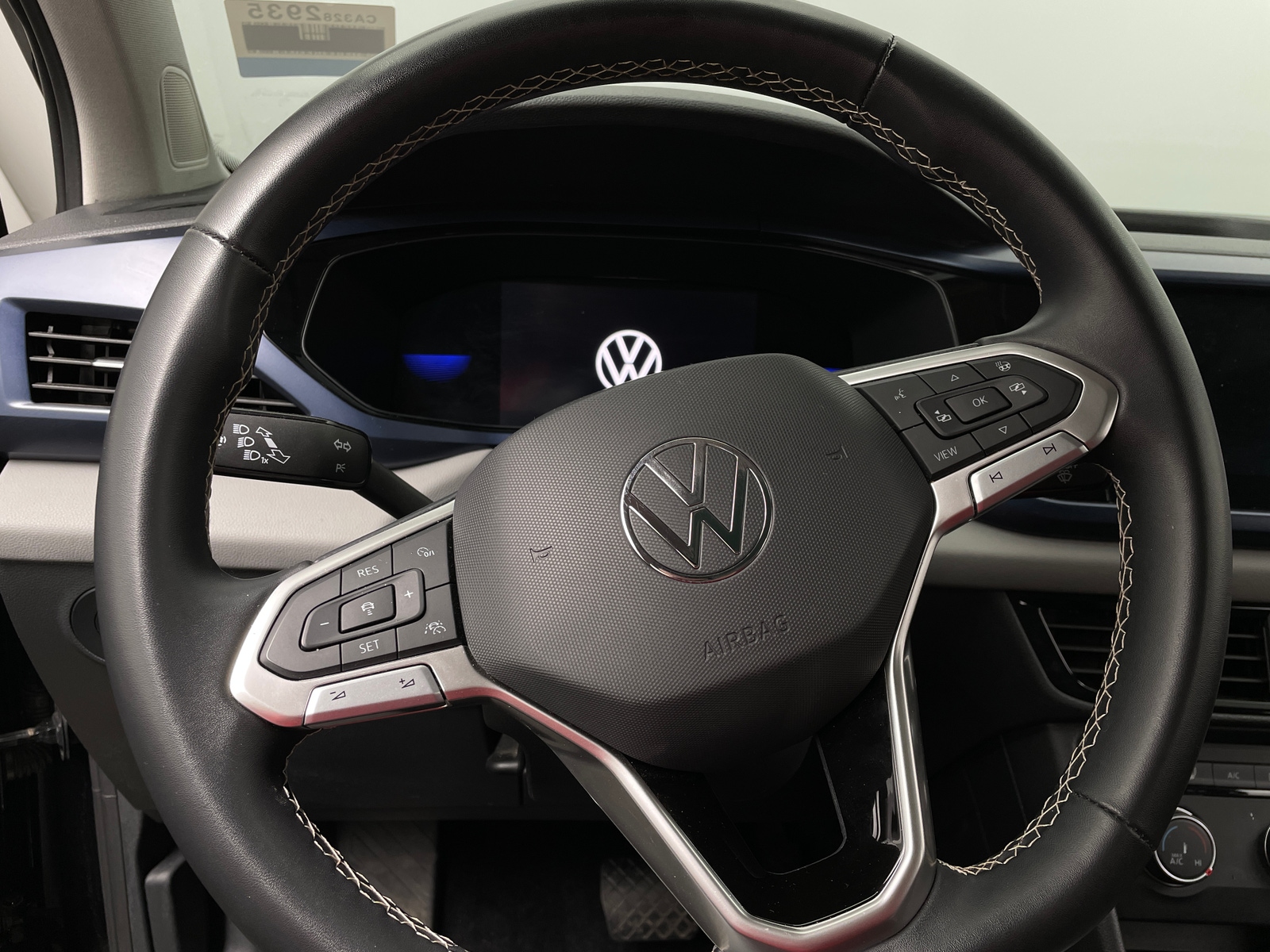 Thumbnail: 2022 Volkswagen Taos - 4