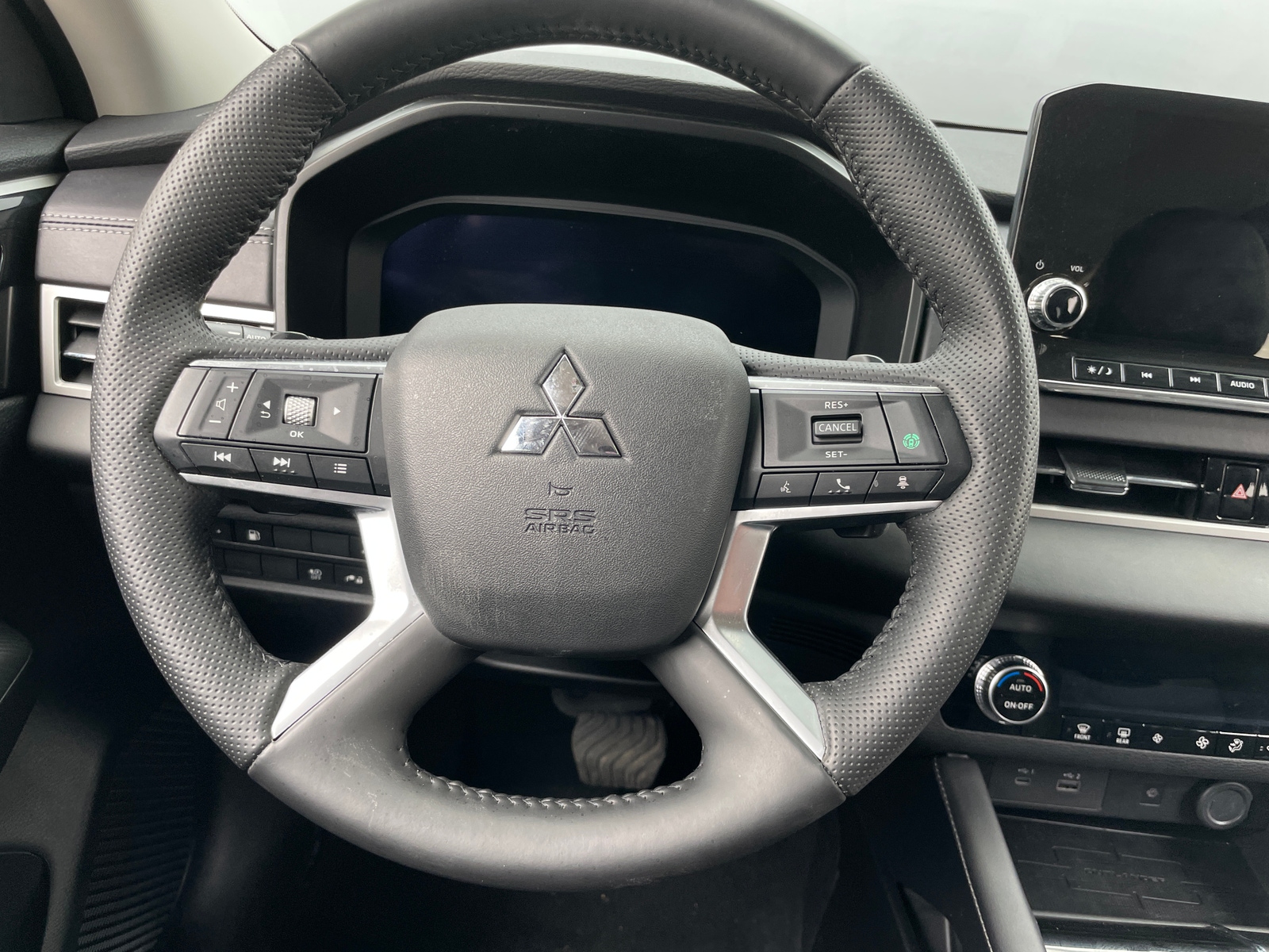 Thumbnail: 2025 Mitsubishi Outlander - 4