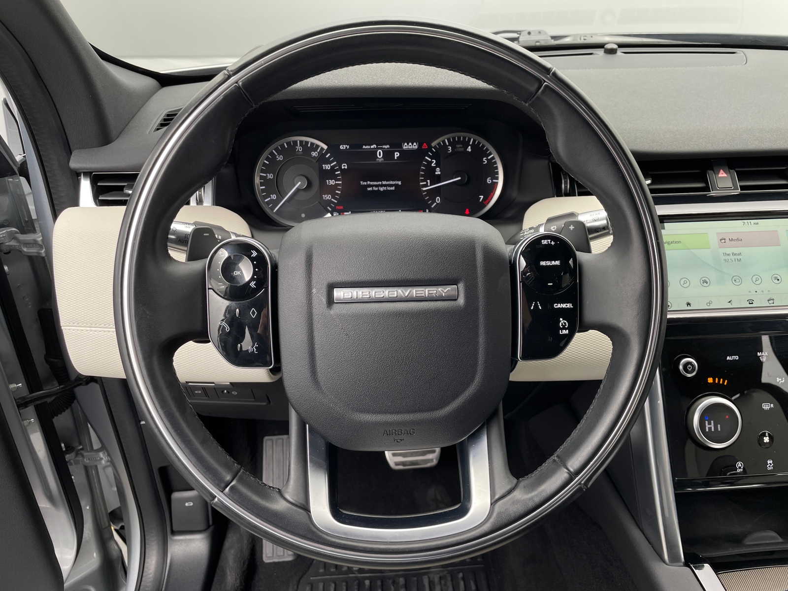 Thumbnail: 2020 Land Rover Discovery Sport - 4