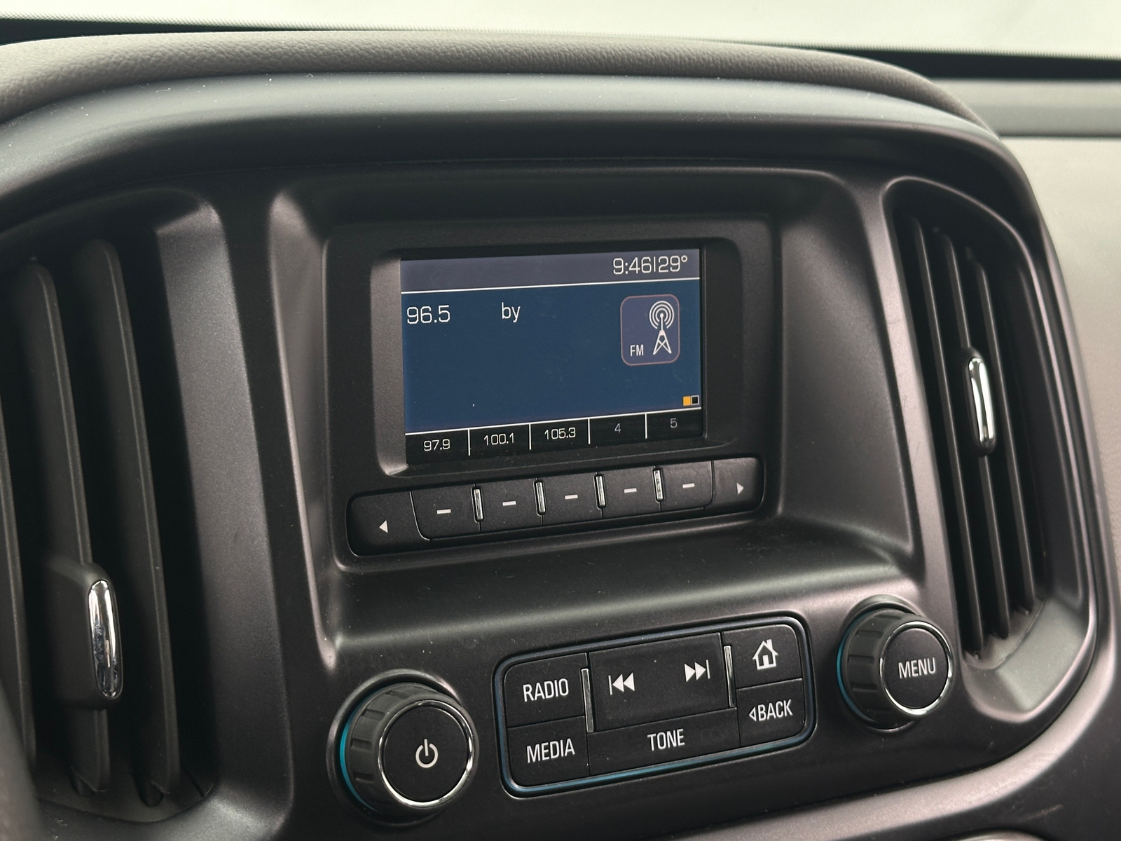 Thumbnail: 2015 Chevrolet Colorado - 4