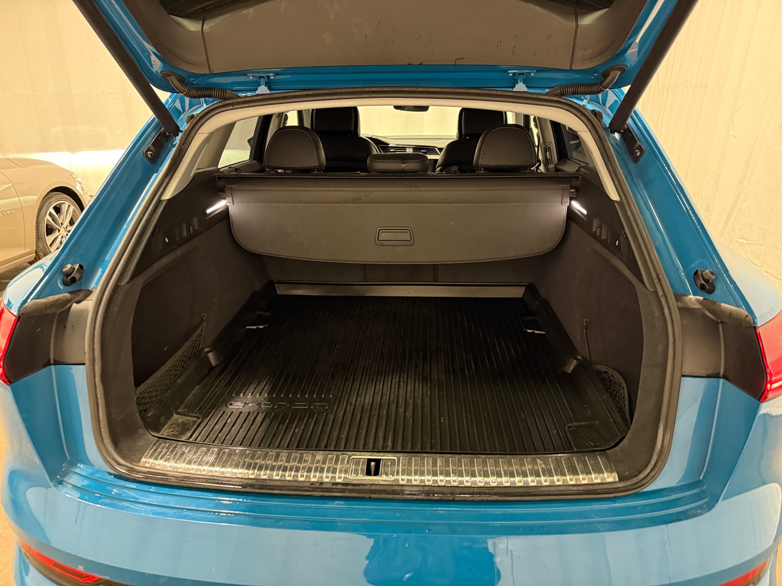 Thumbnail: 2019 Audi e-tron - 6