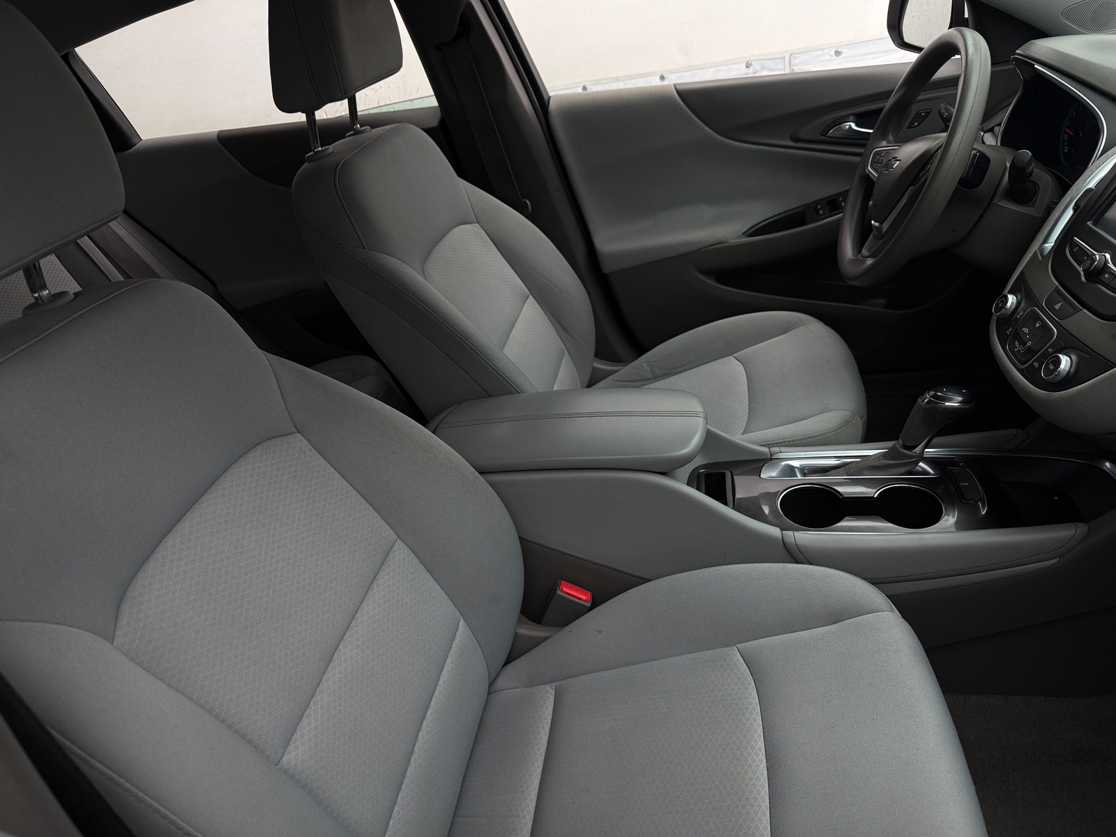 Thumbnail: 2018 Chevrolet Malibu - 2