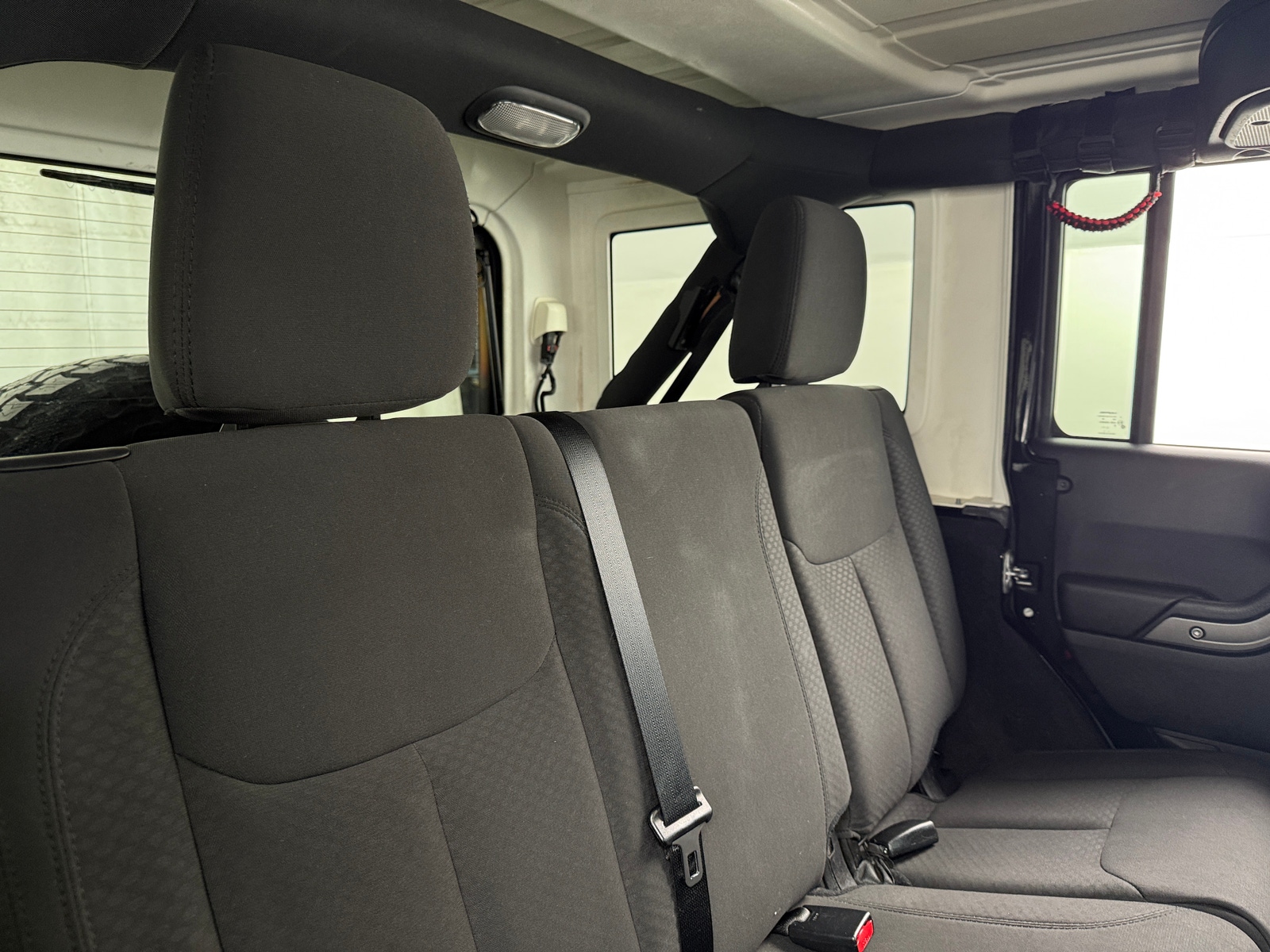 Thumbnail: 2016 Jeep Wrangler - 6