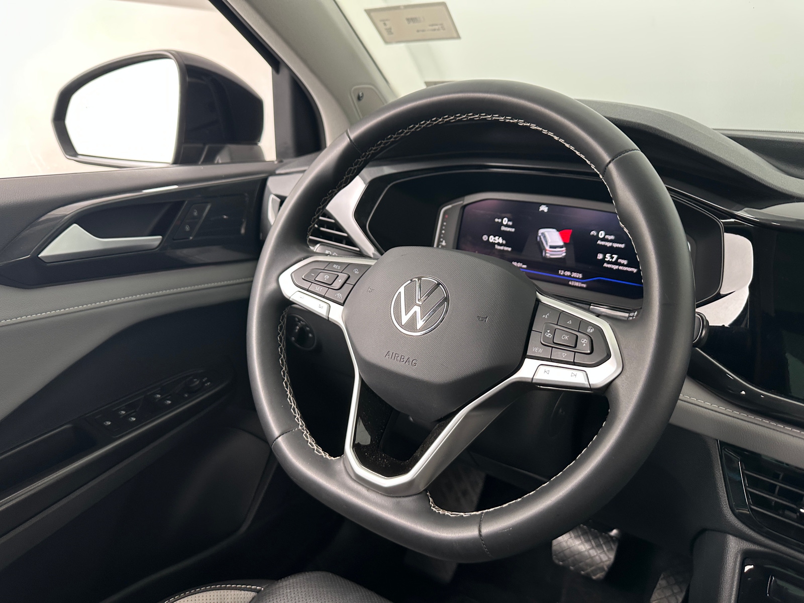 Thumbnail: 2023 Volkswagen Taos - 4