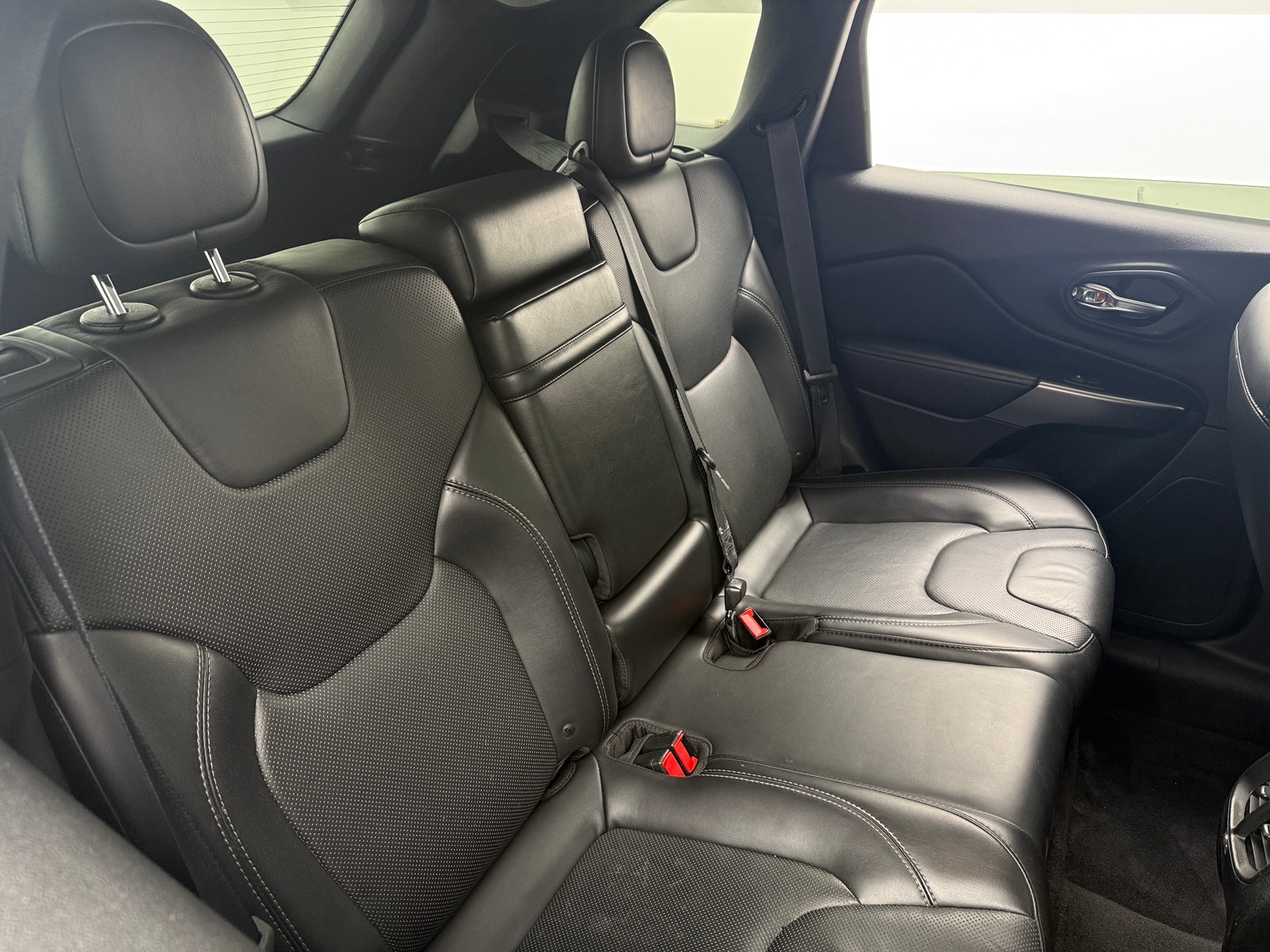 Thumbnail: 2019 Jeep Cherokee - 5